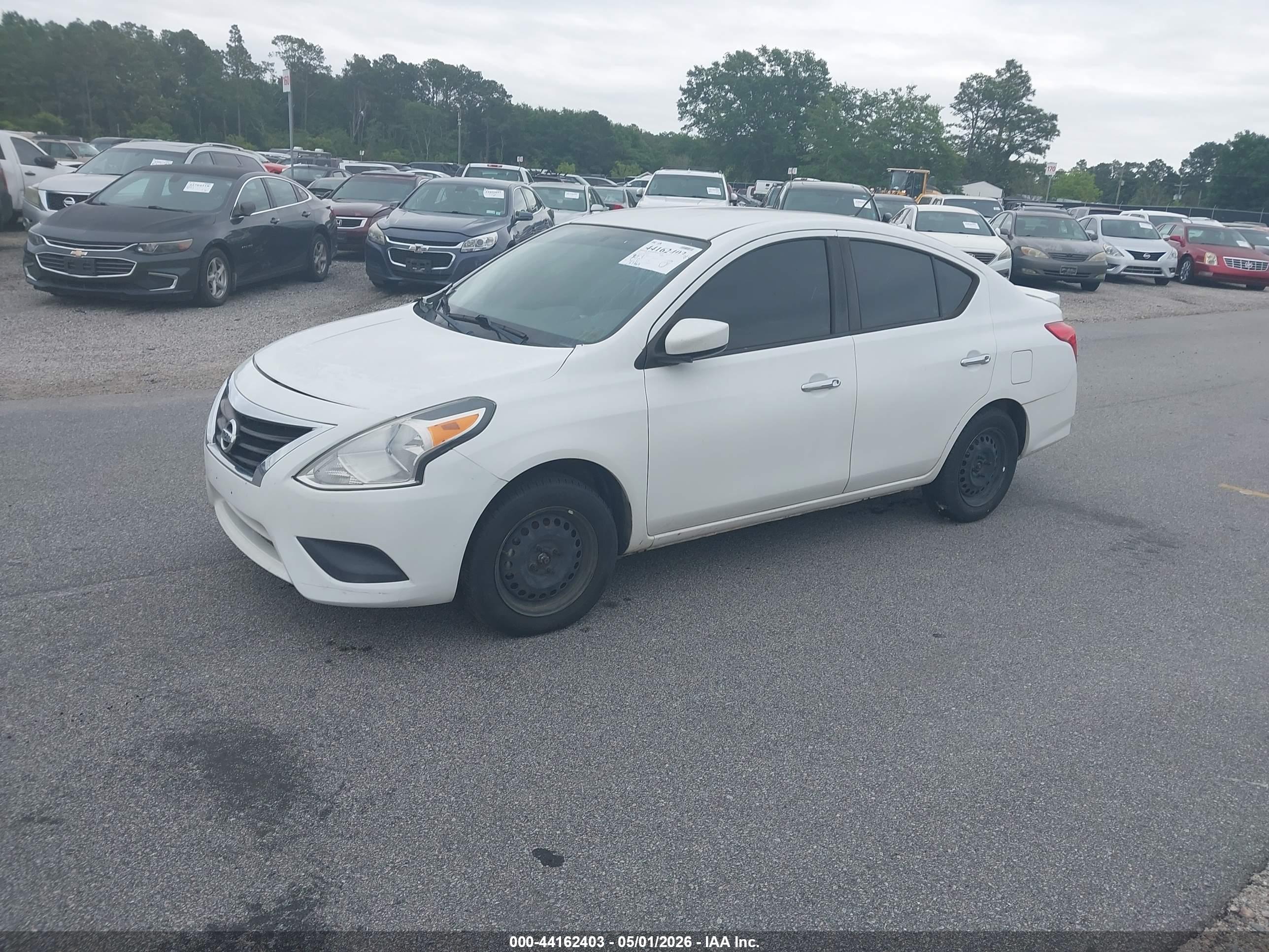 NISSAN VERSA image 2