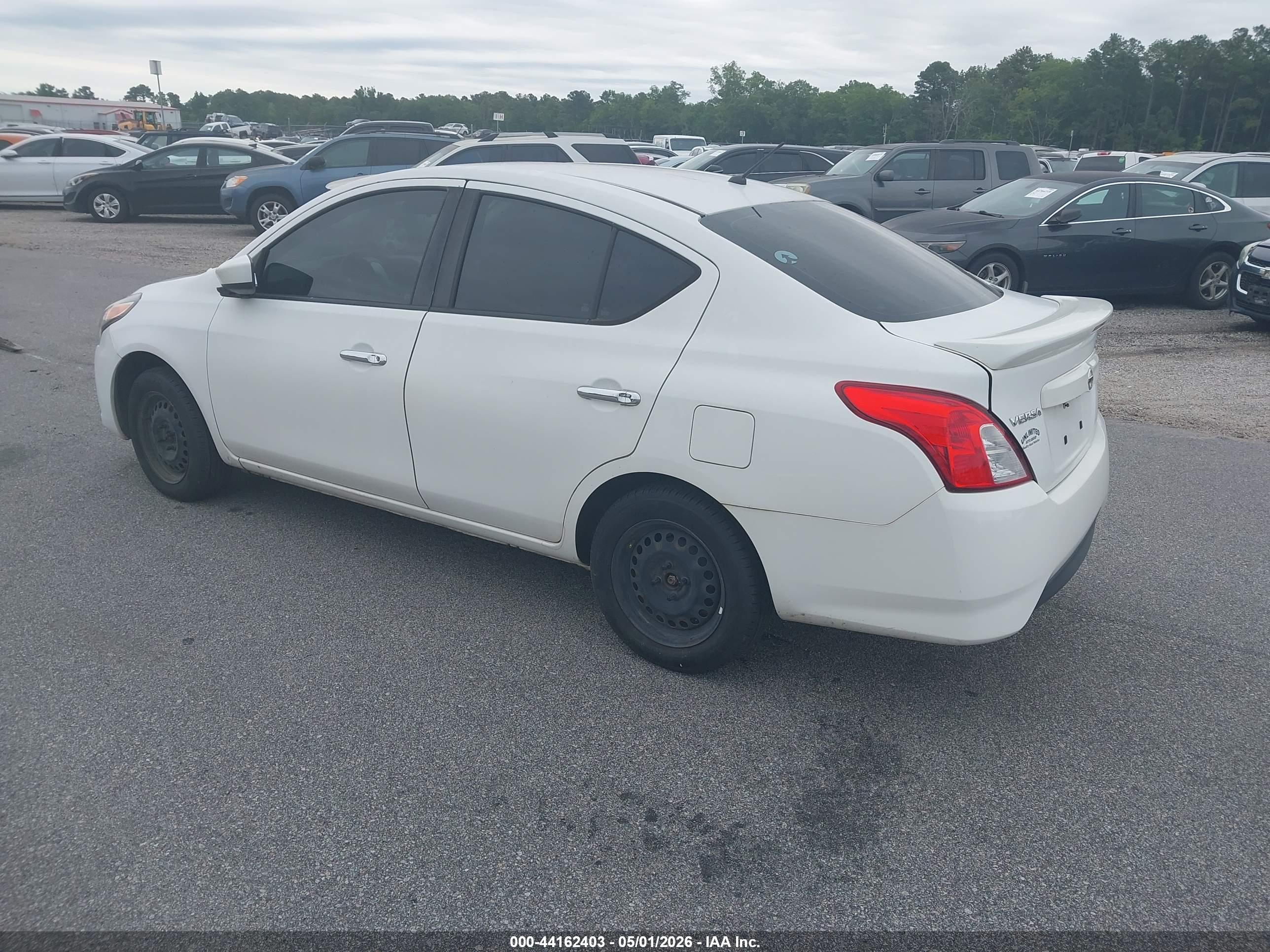 NISSAN VERSA image 3