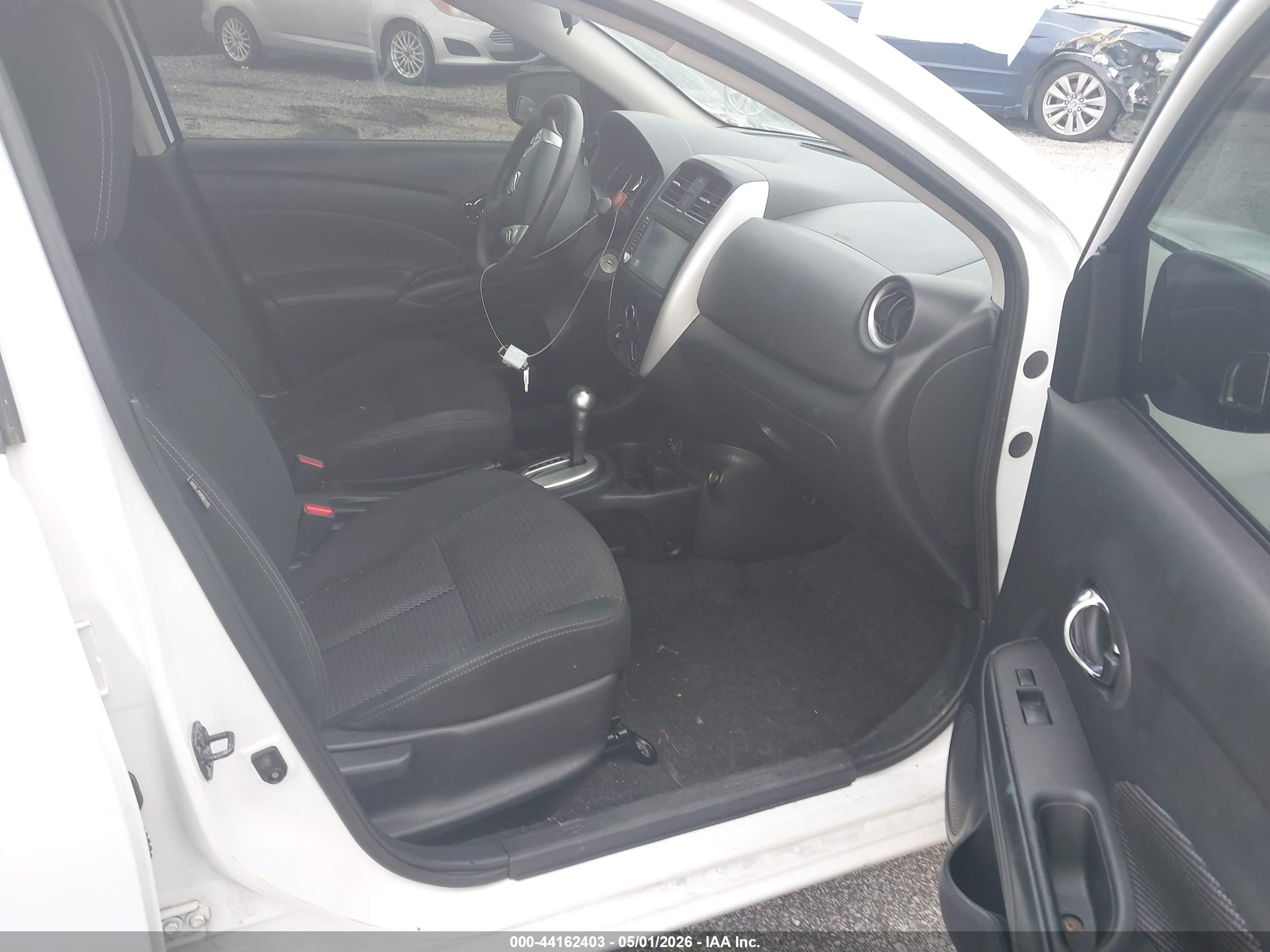 NISSAN VERSA image 5