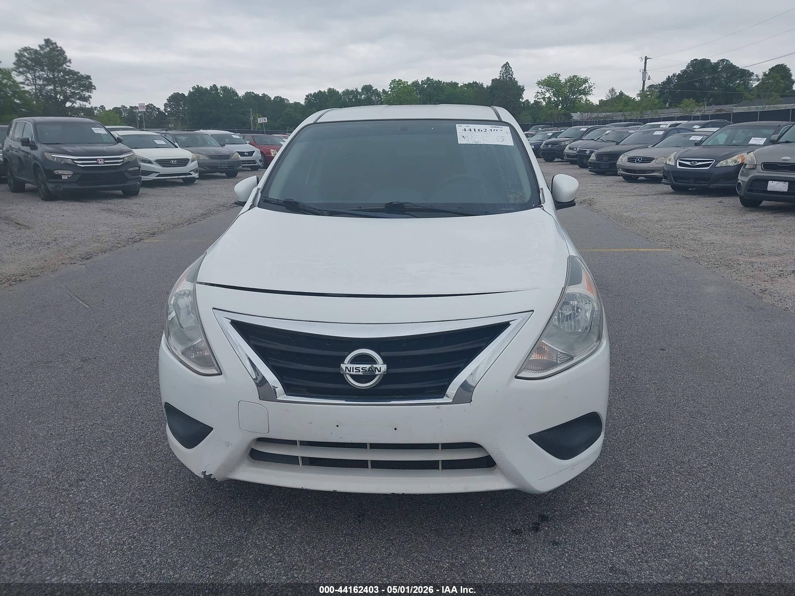 NISSAN VERSA image 6