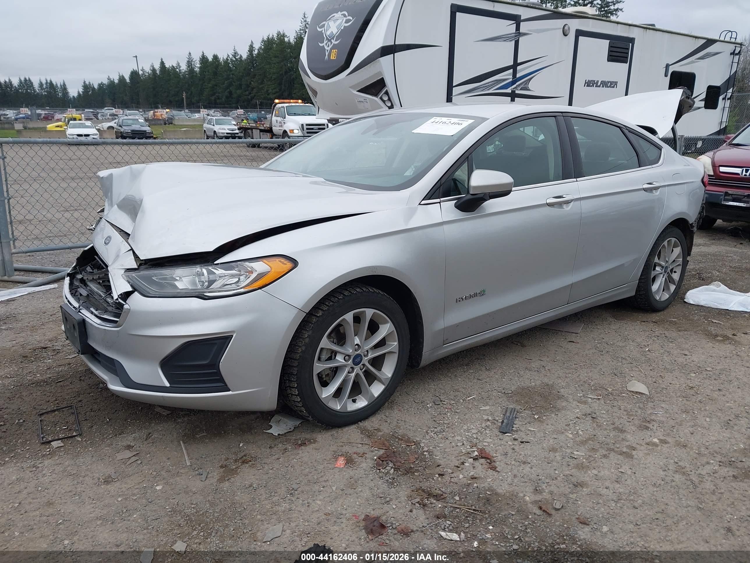 FORD FUSION image 2