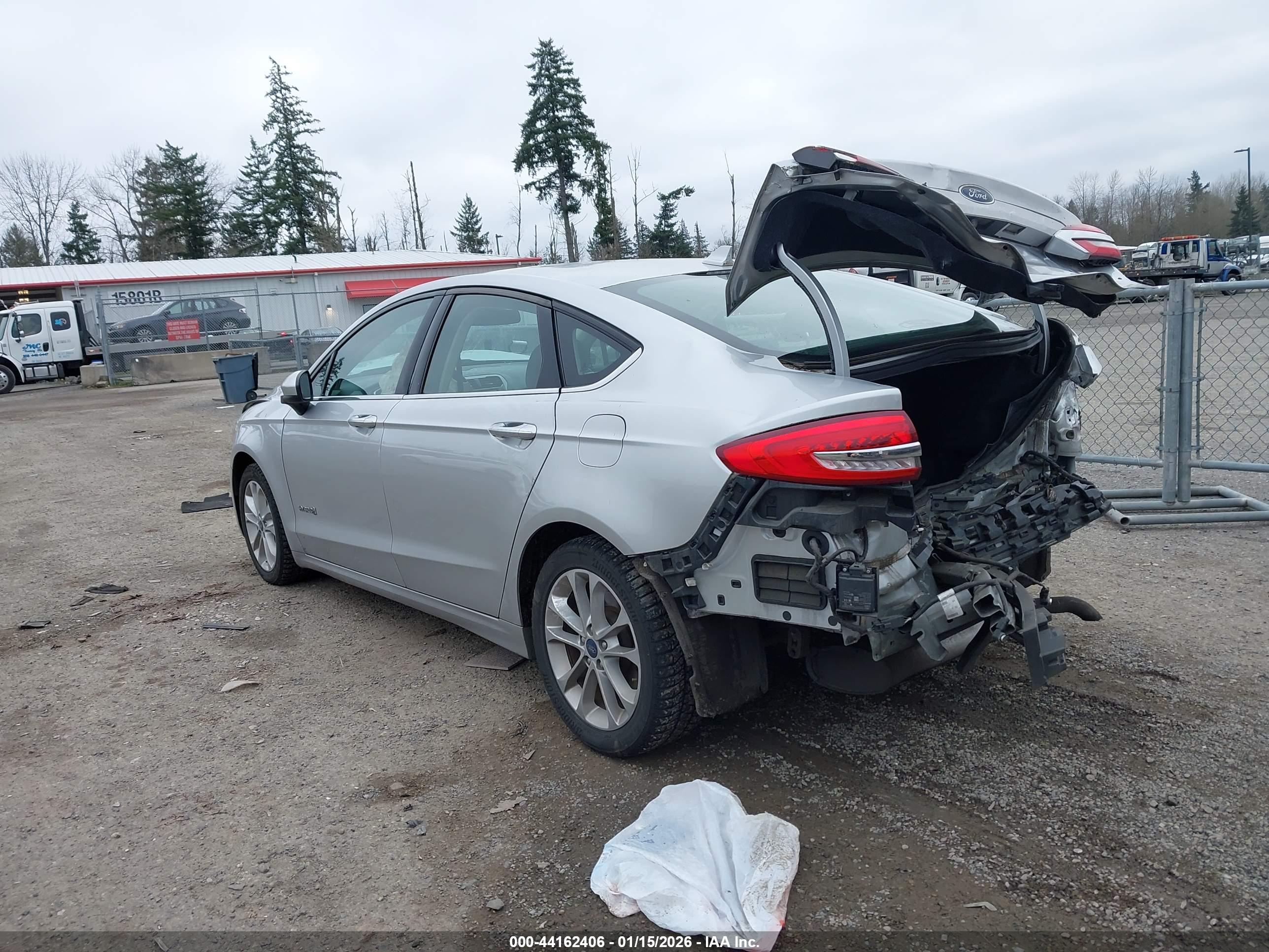 FORD FUSION image 3