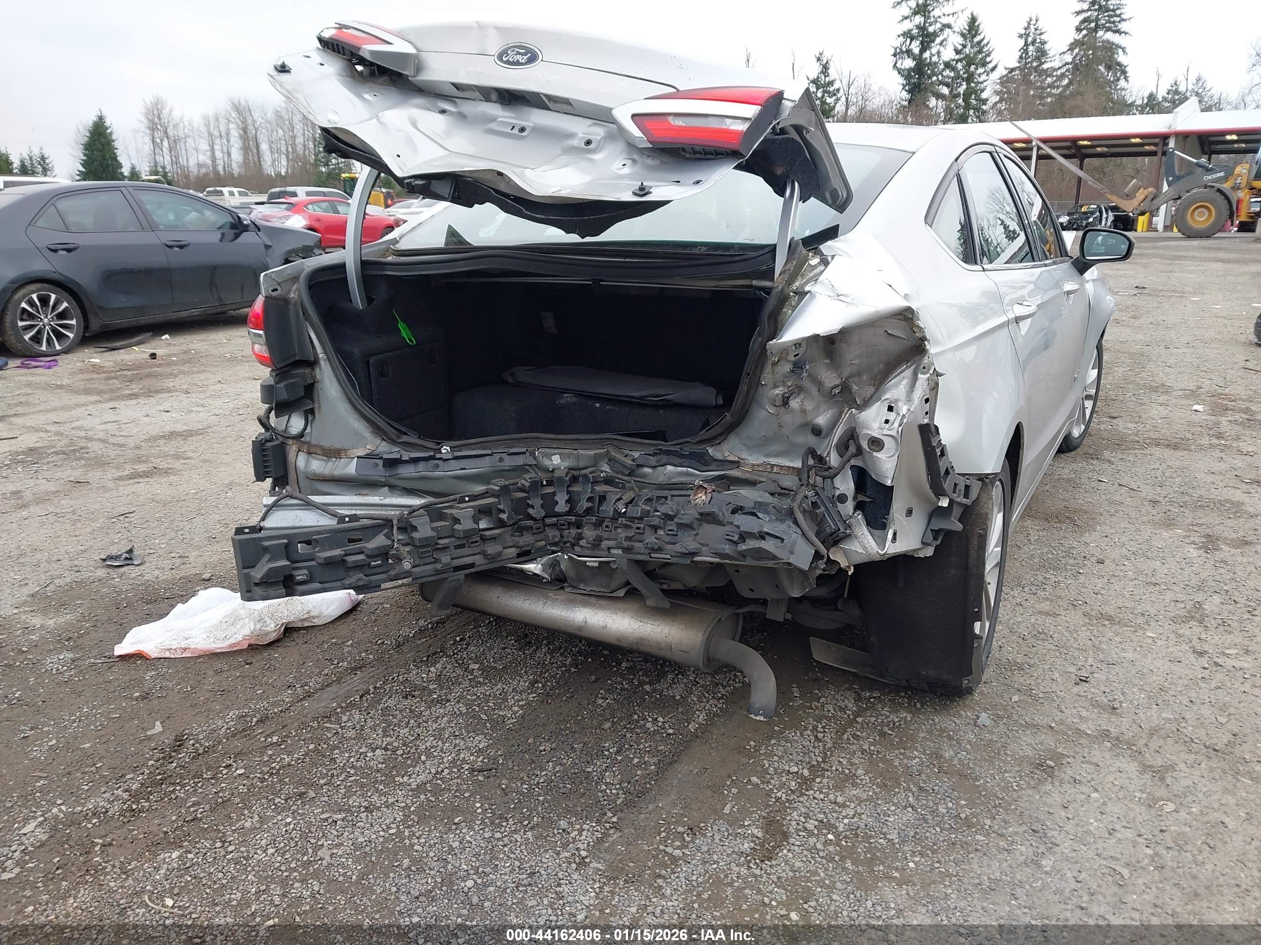 FORD FUSION image 4