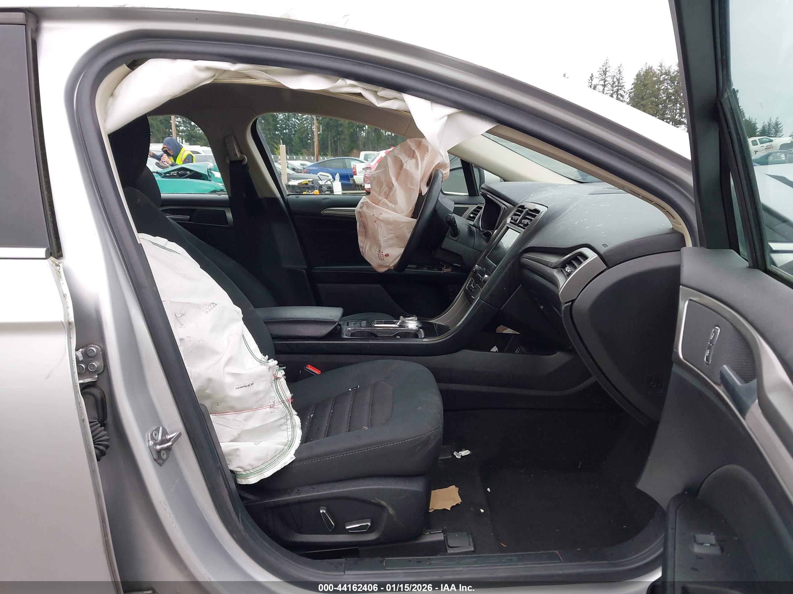 FORD FUSION image 5