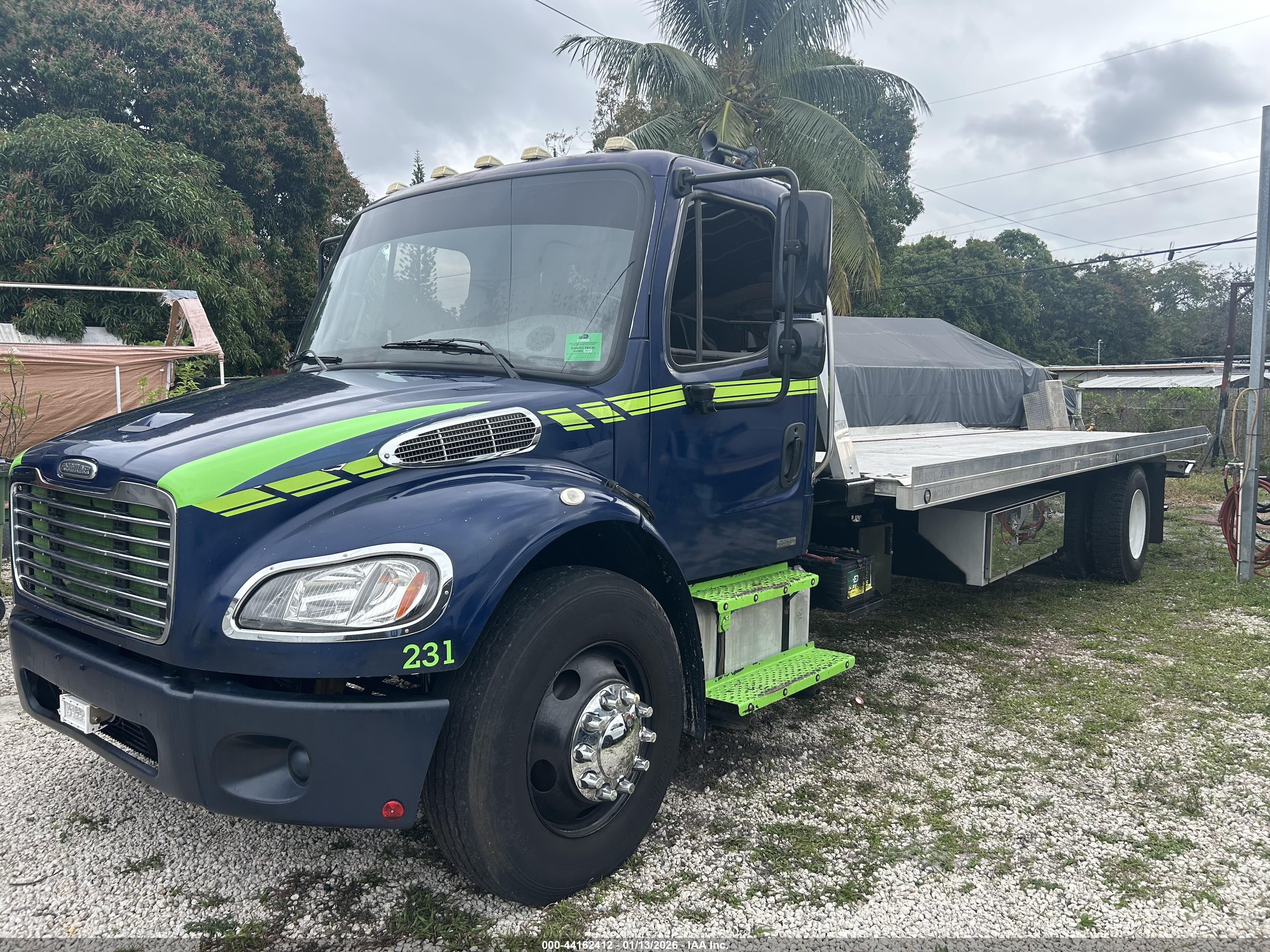 FREIGHTLINER M2 image 2