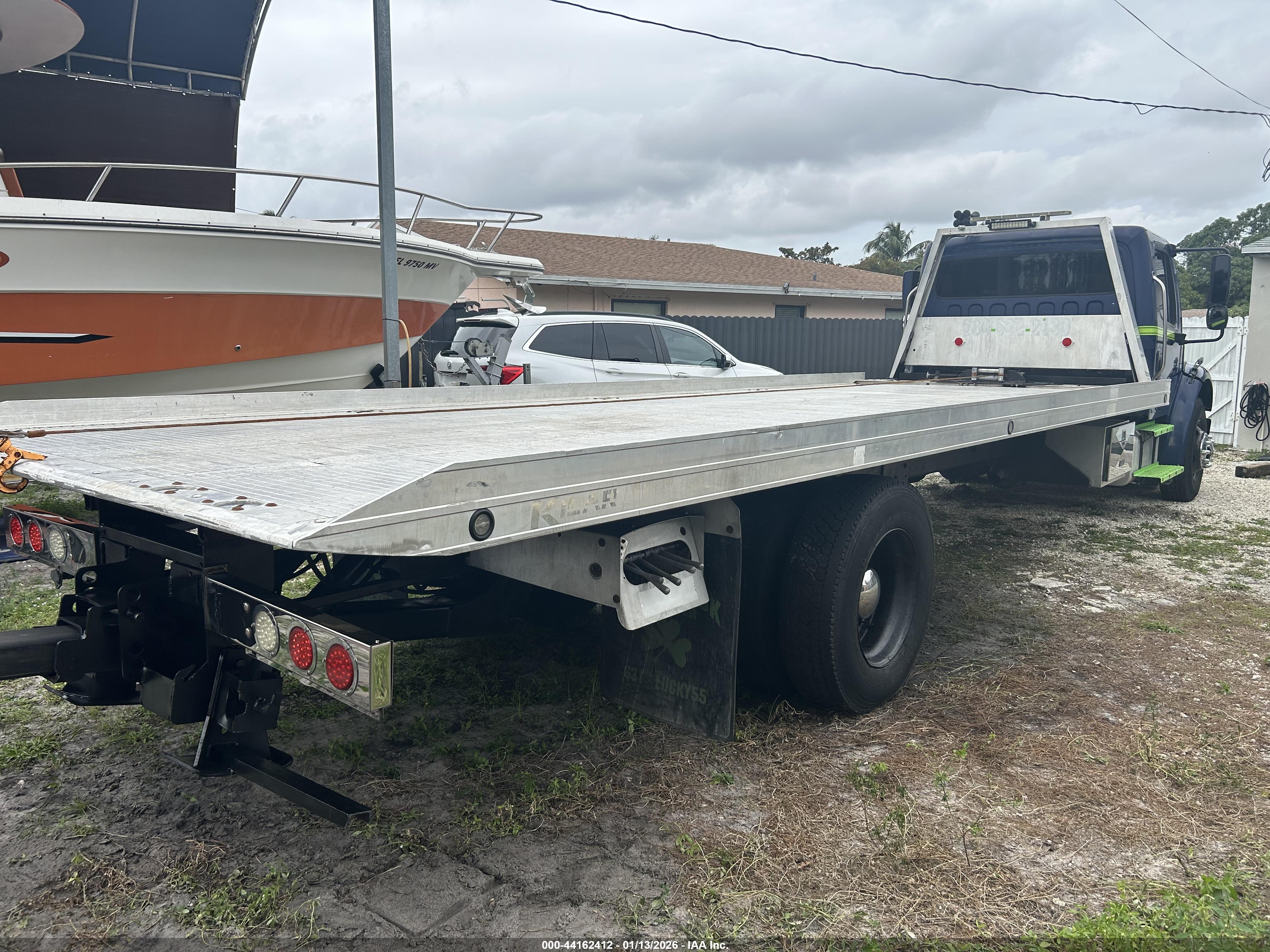 FREIGHTLINER M2 image 4