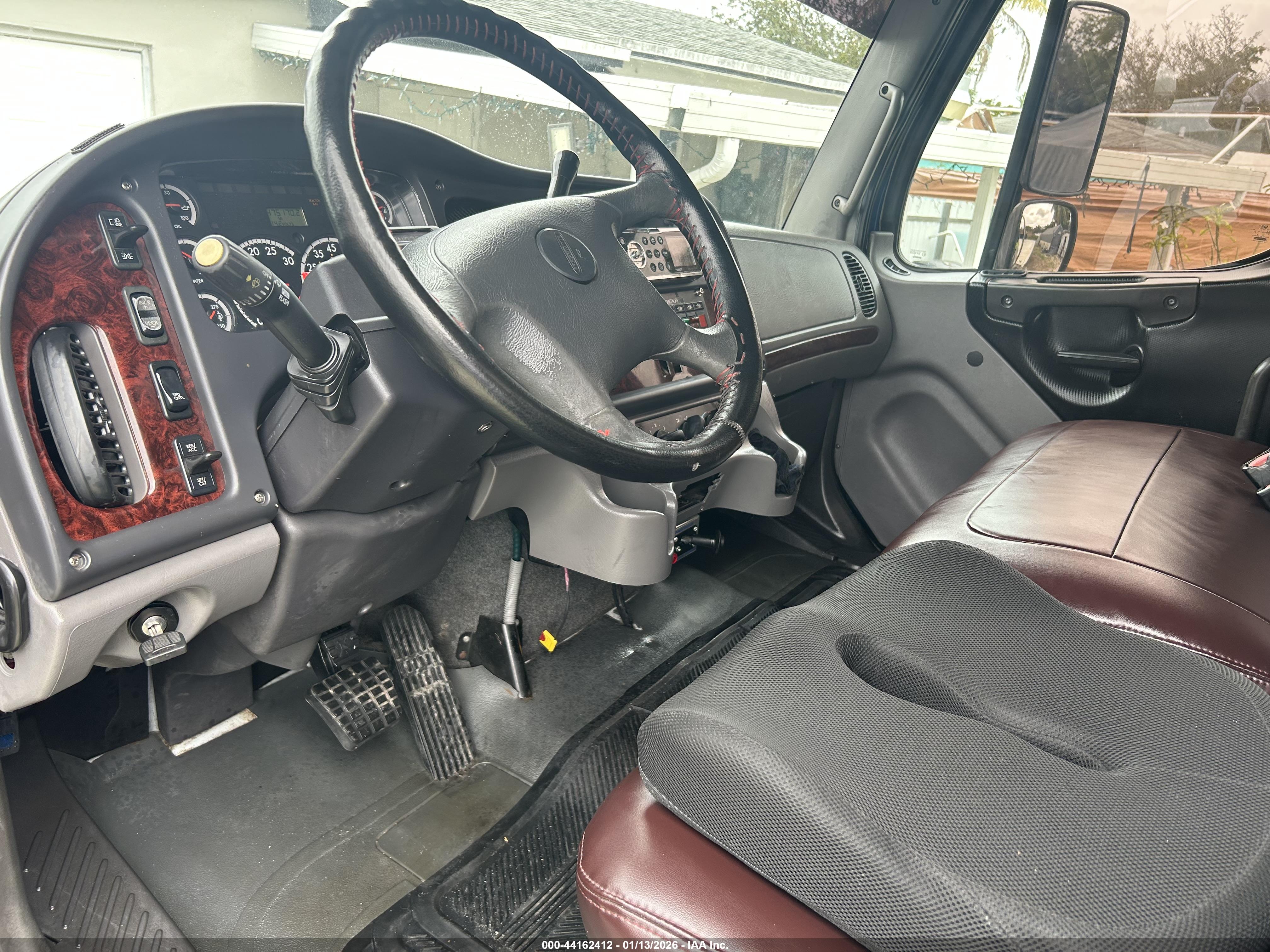 FREIGHTLINER M2 image 5