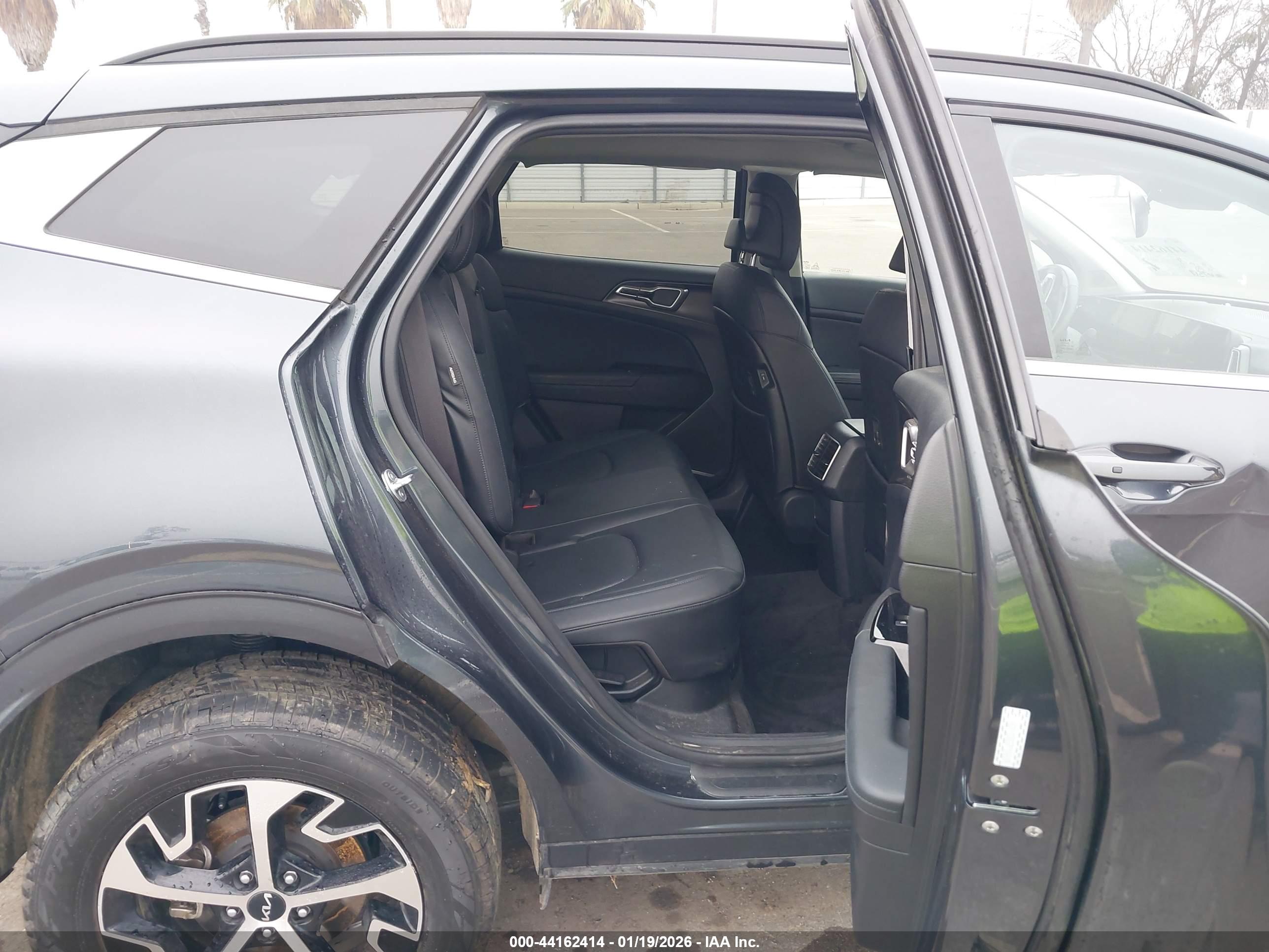 KIA SPORTAGE image 8