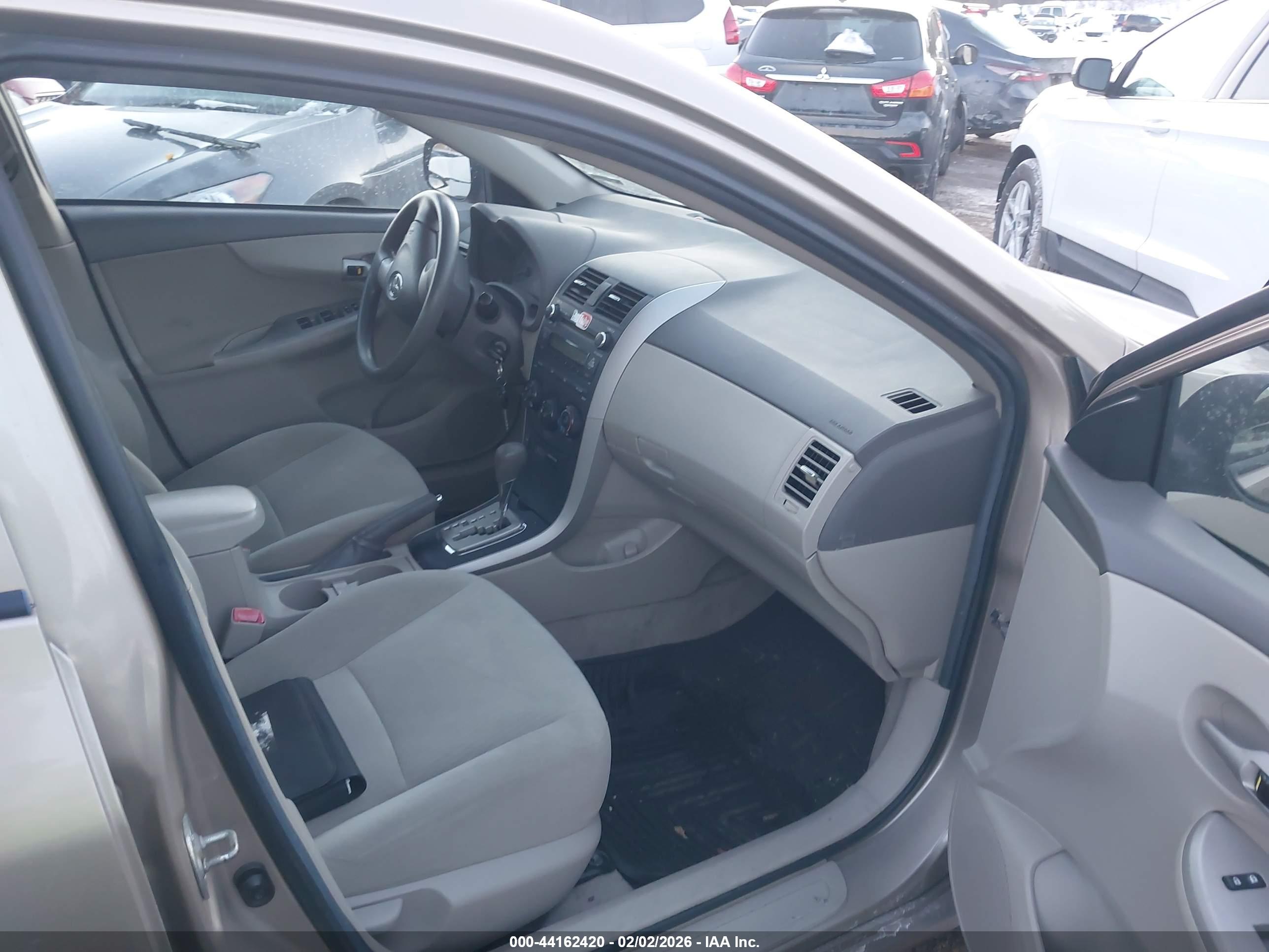 TOYOTA COROLLA image 5