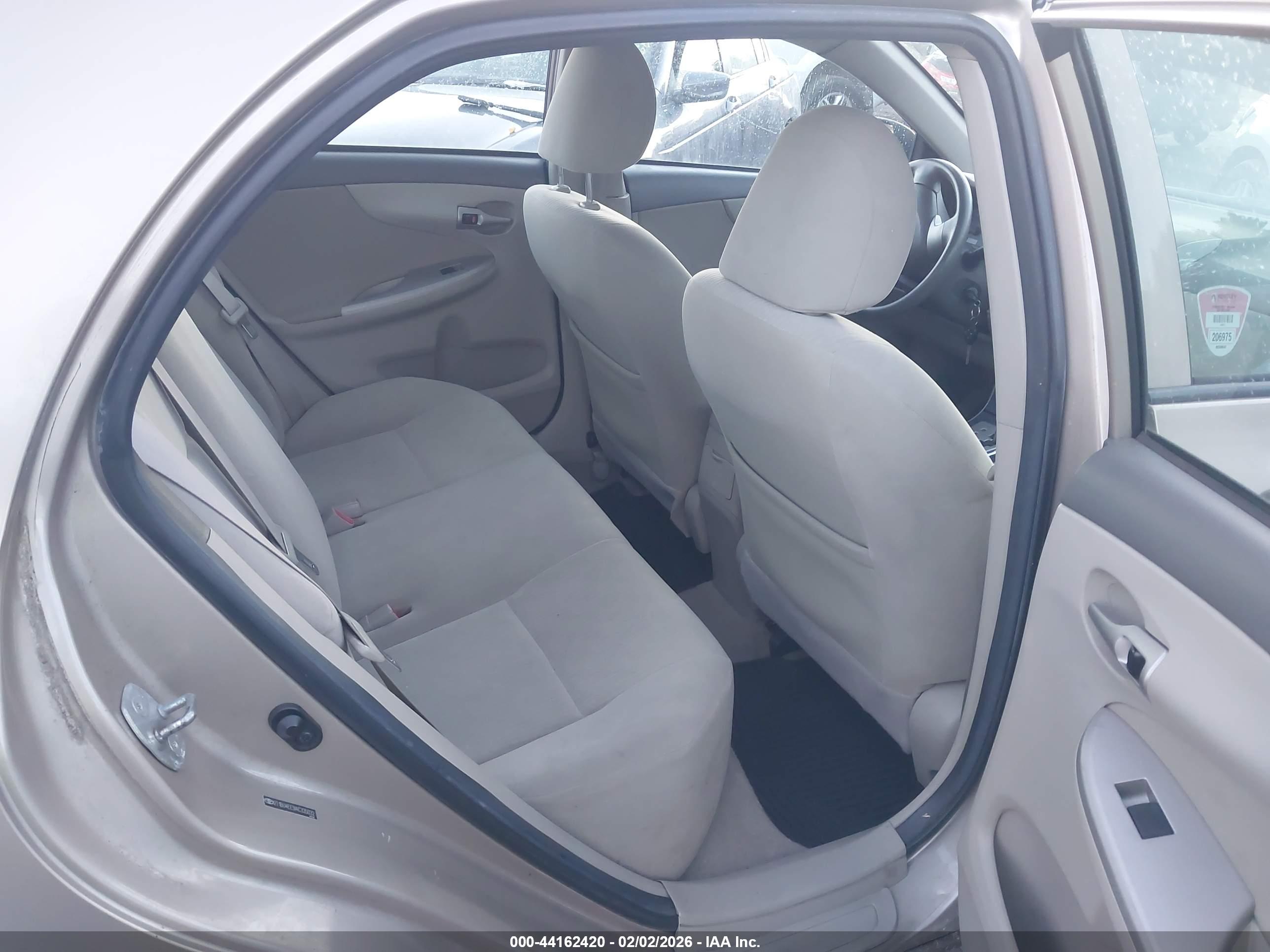 TOYOTA COROLLA image 8