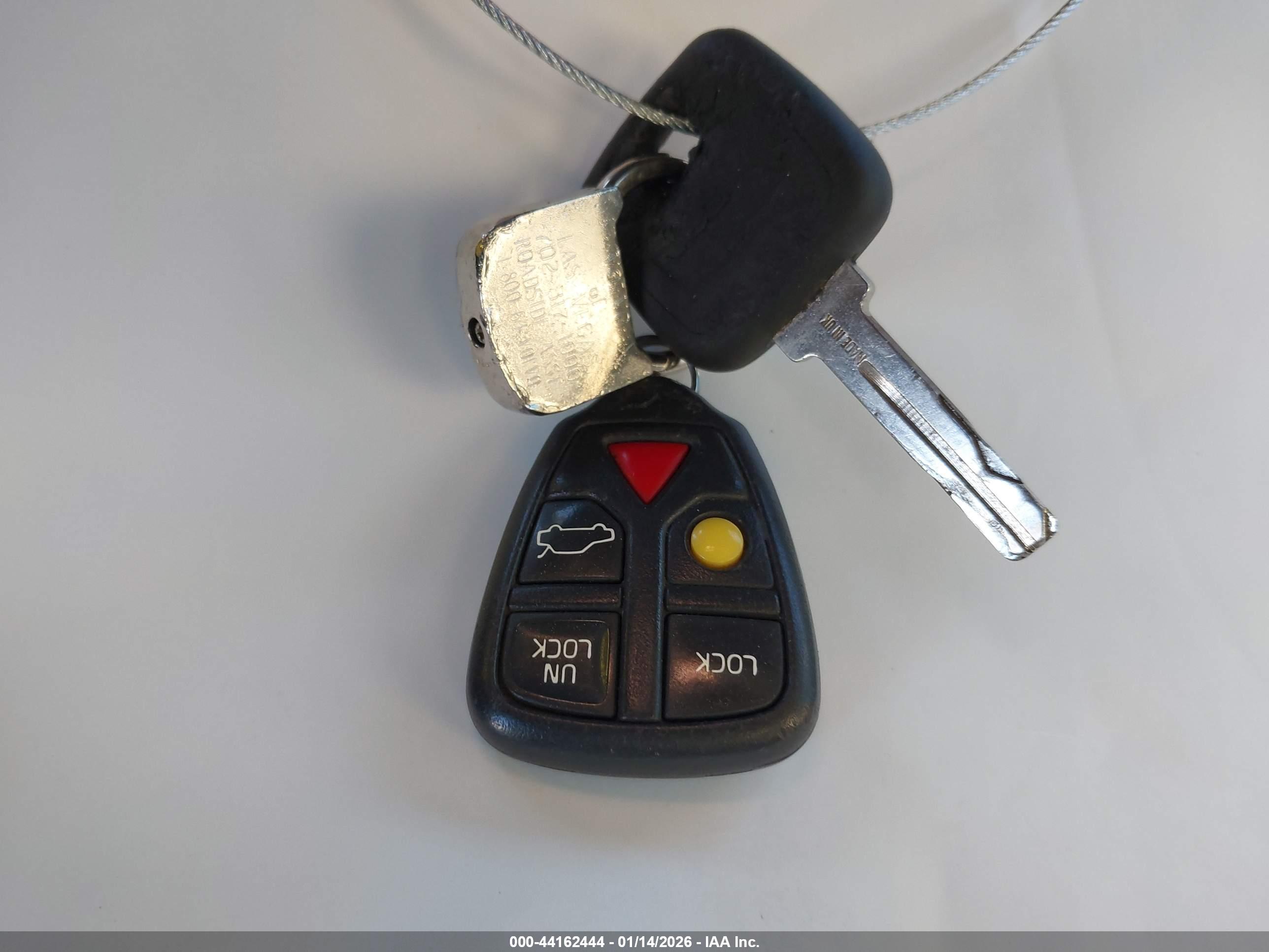 VOLVO S60 image 11