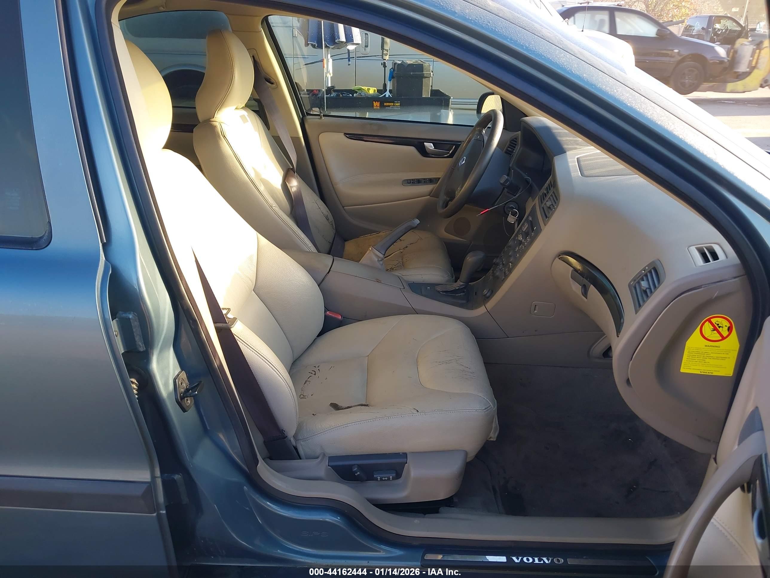 VOLVO S60 image 5