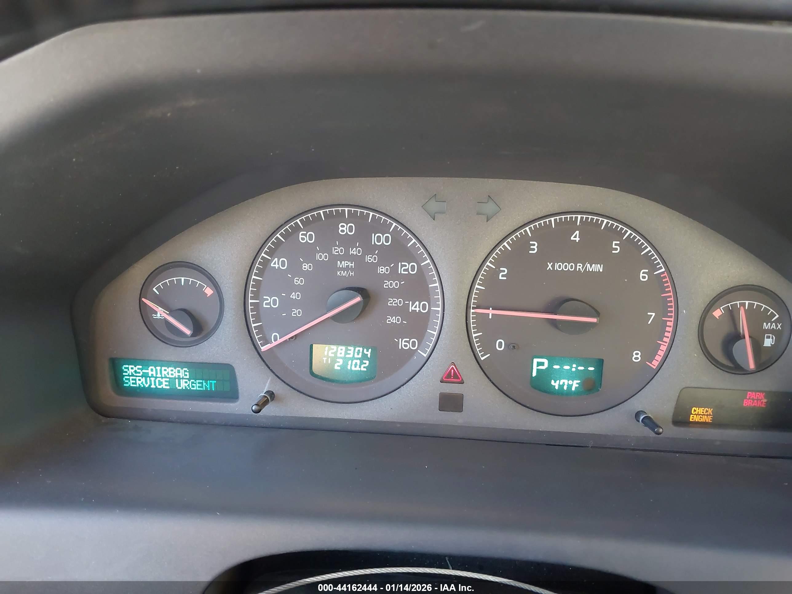 VOLVO S60 image 7