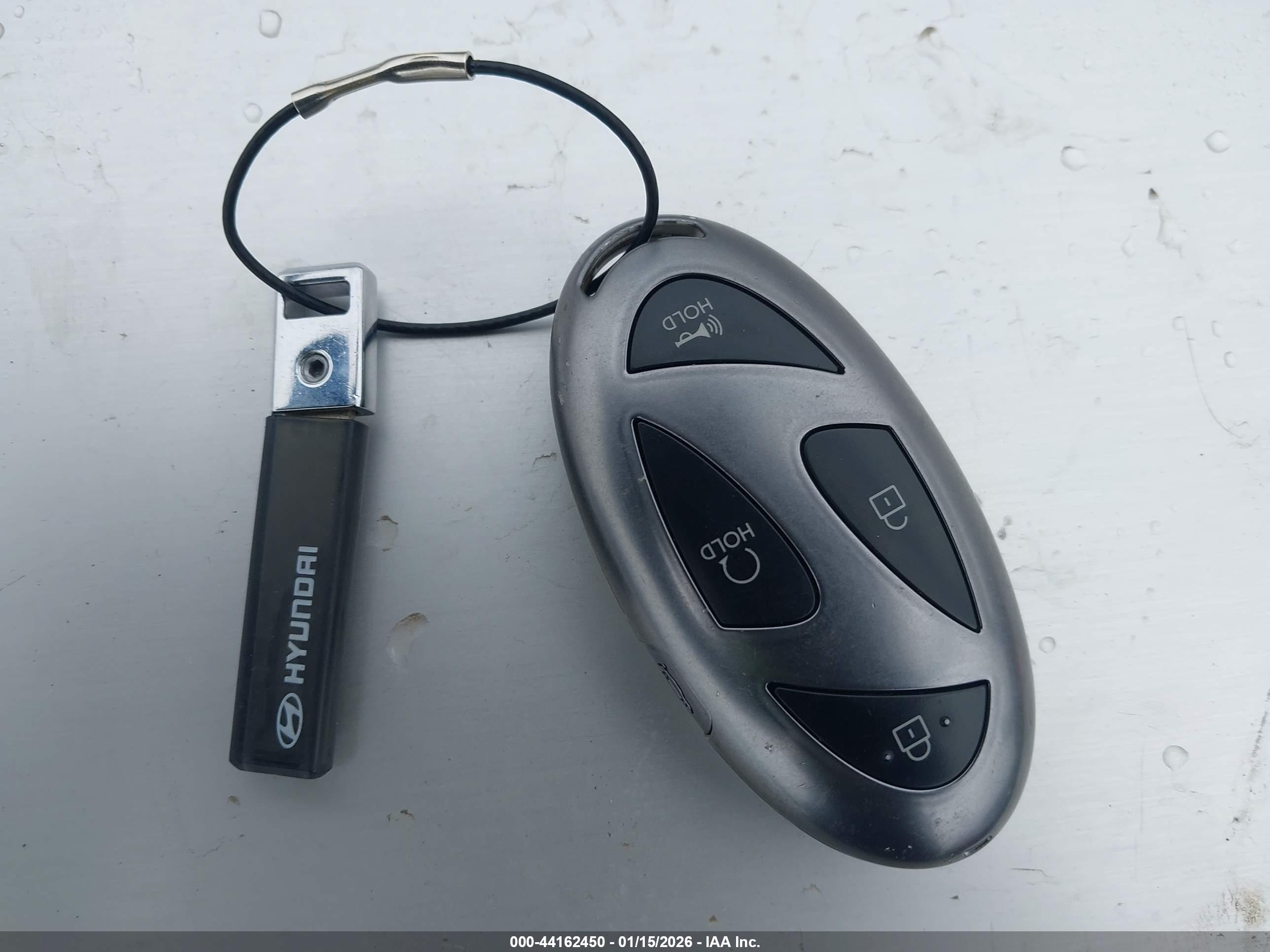 HYUNDAI ELANTRA image 11