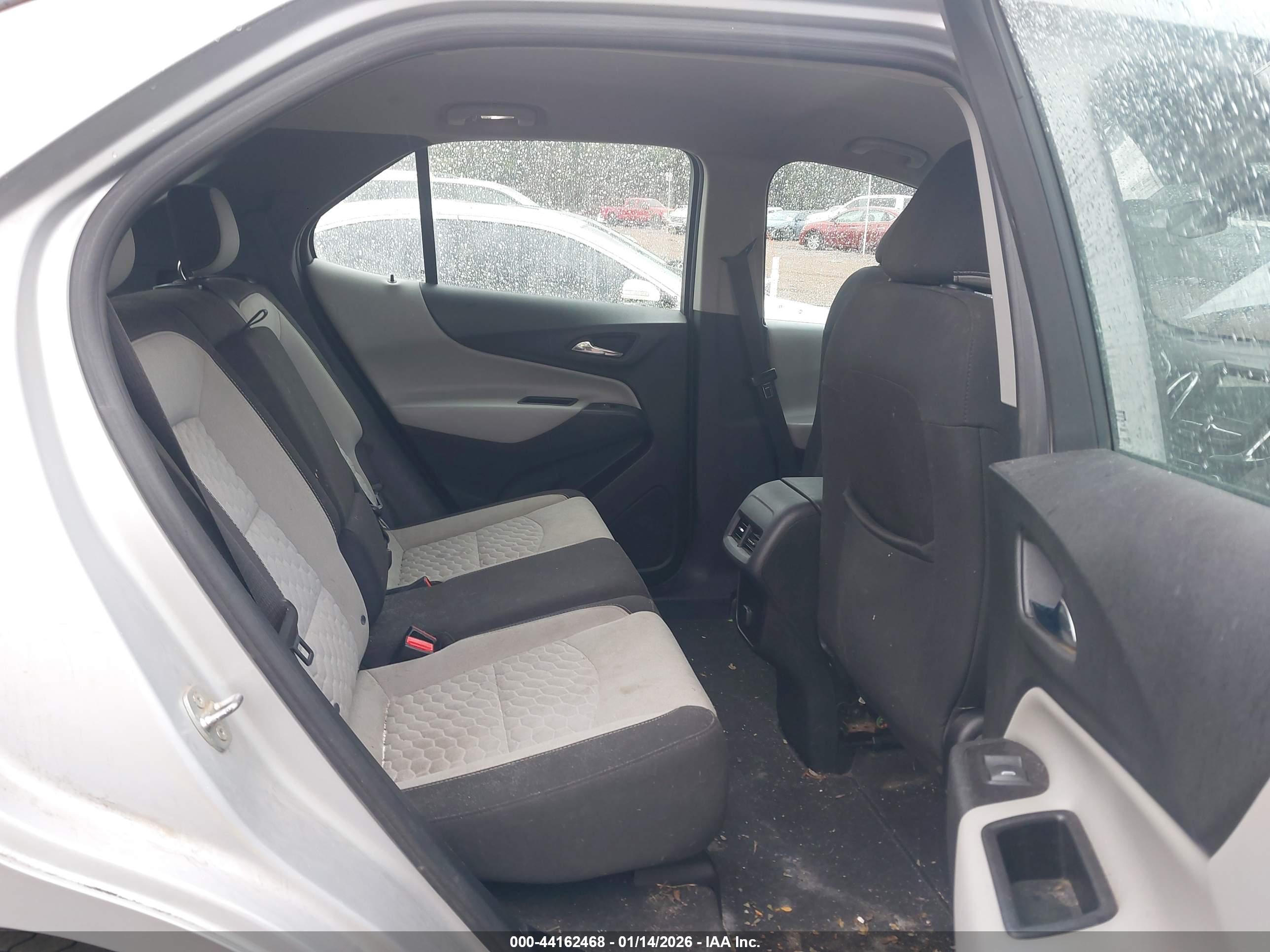 CHEVROLET EQUINOX image 8