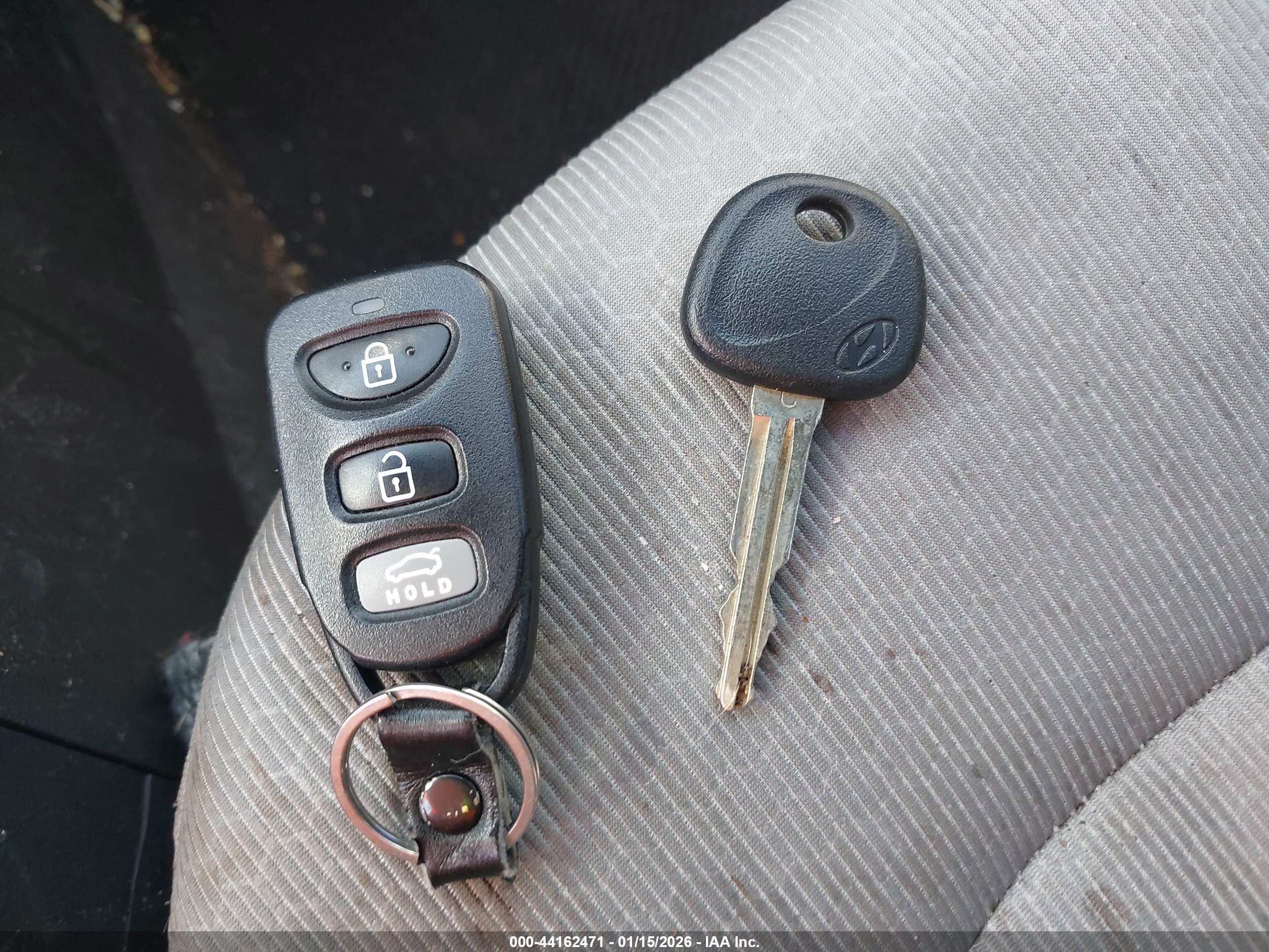 HYUNDAI ELANTRA image 11