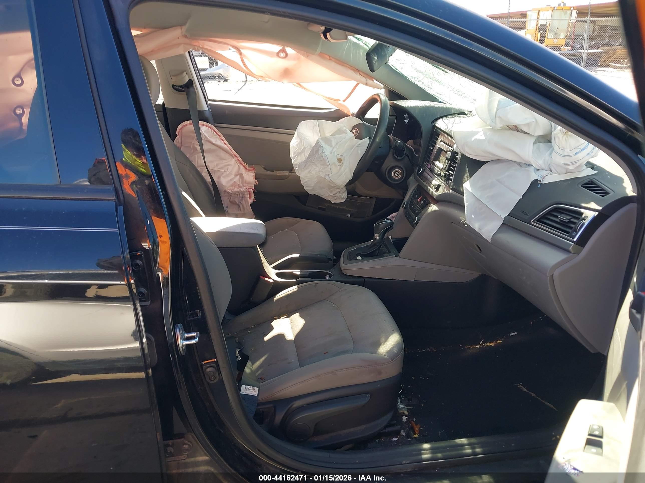 HYUNDAI ELANTRA image 5