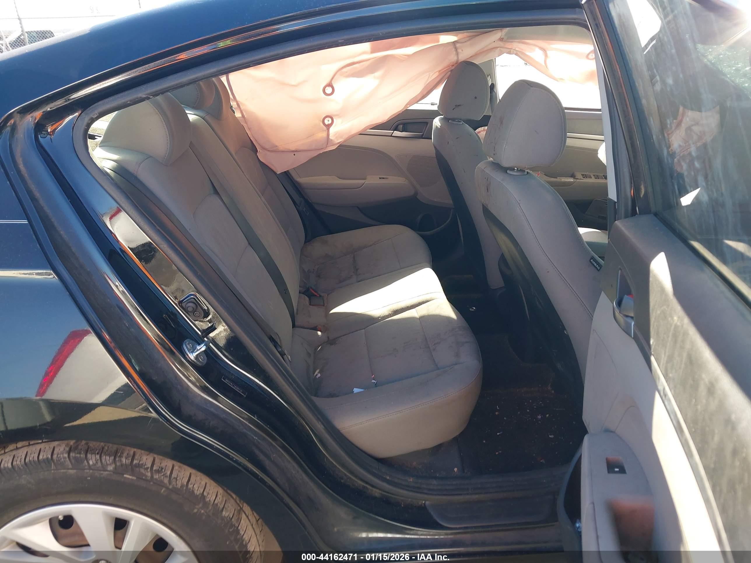 HYUNDAI ELANTRA image 8