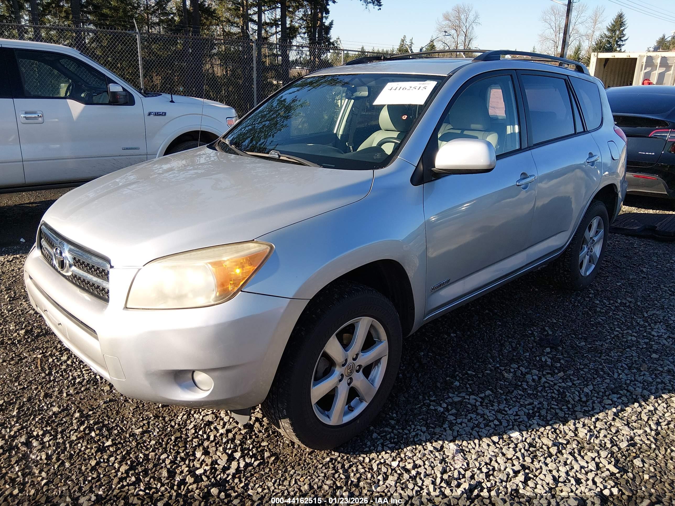 TOYOTA RAV4 image 2