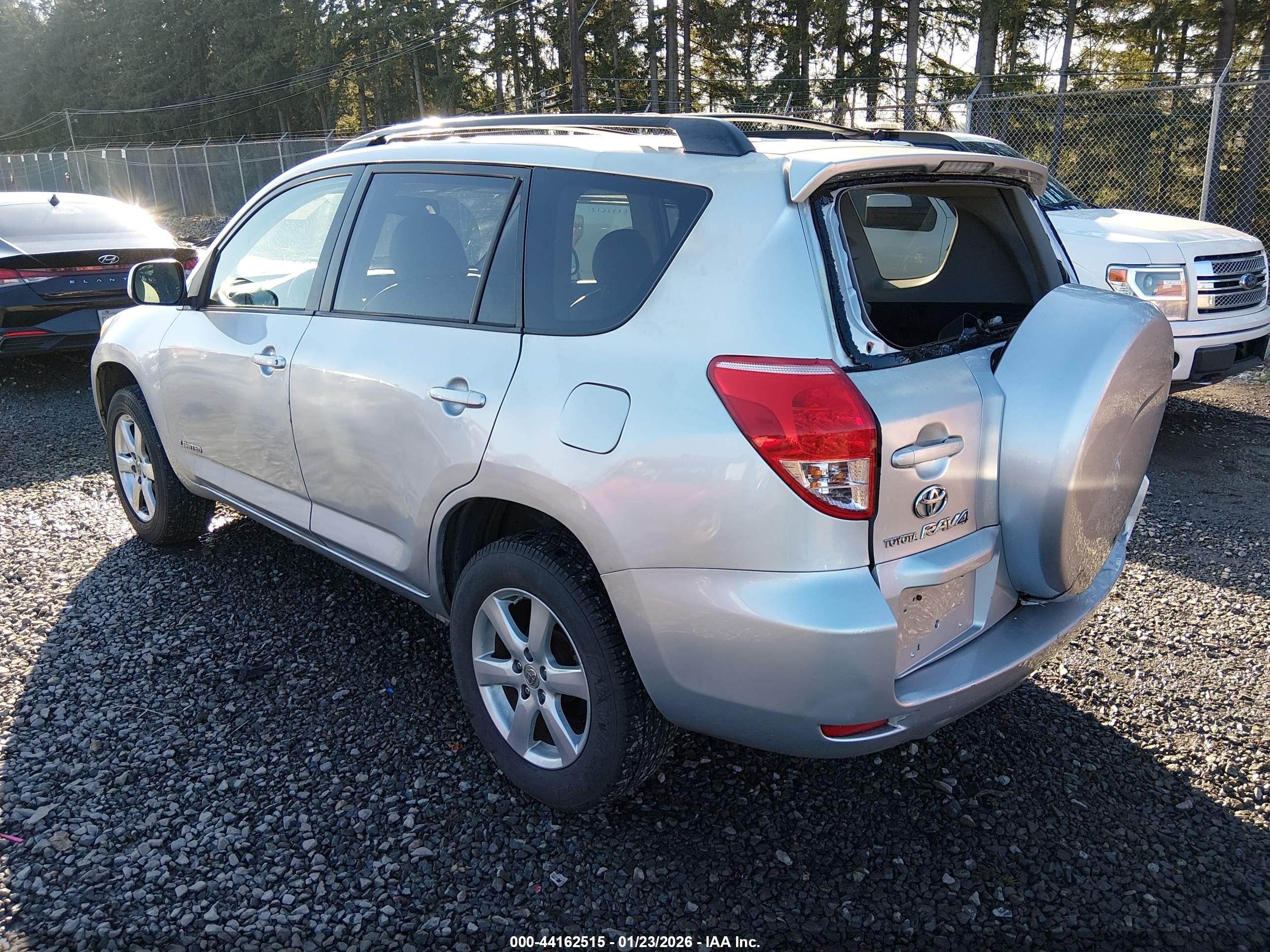 TOYOTA RAV4 image 3