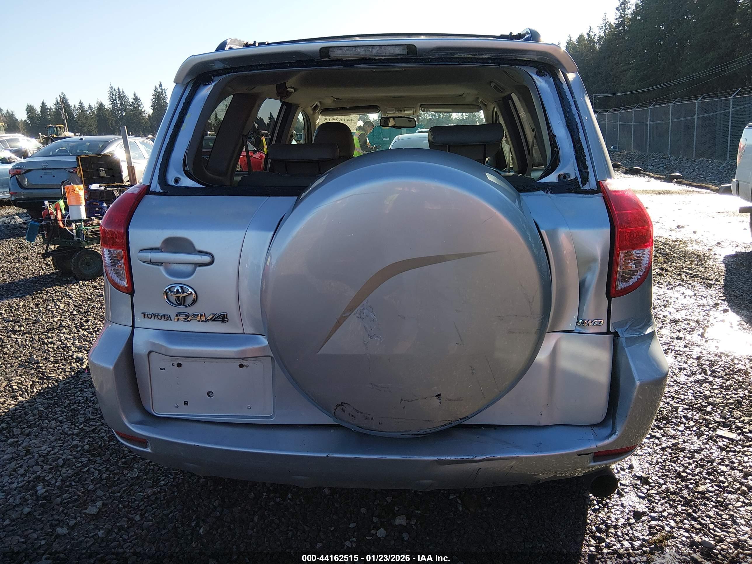 TOYOTA RAV4 image 6