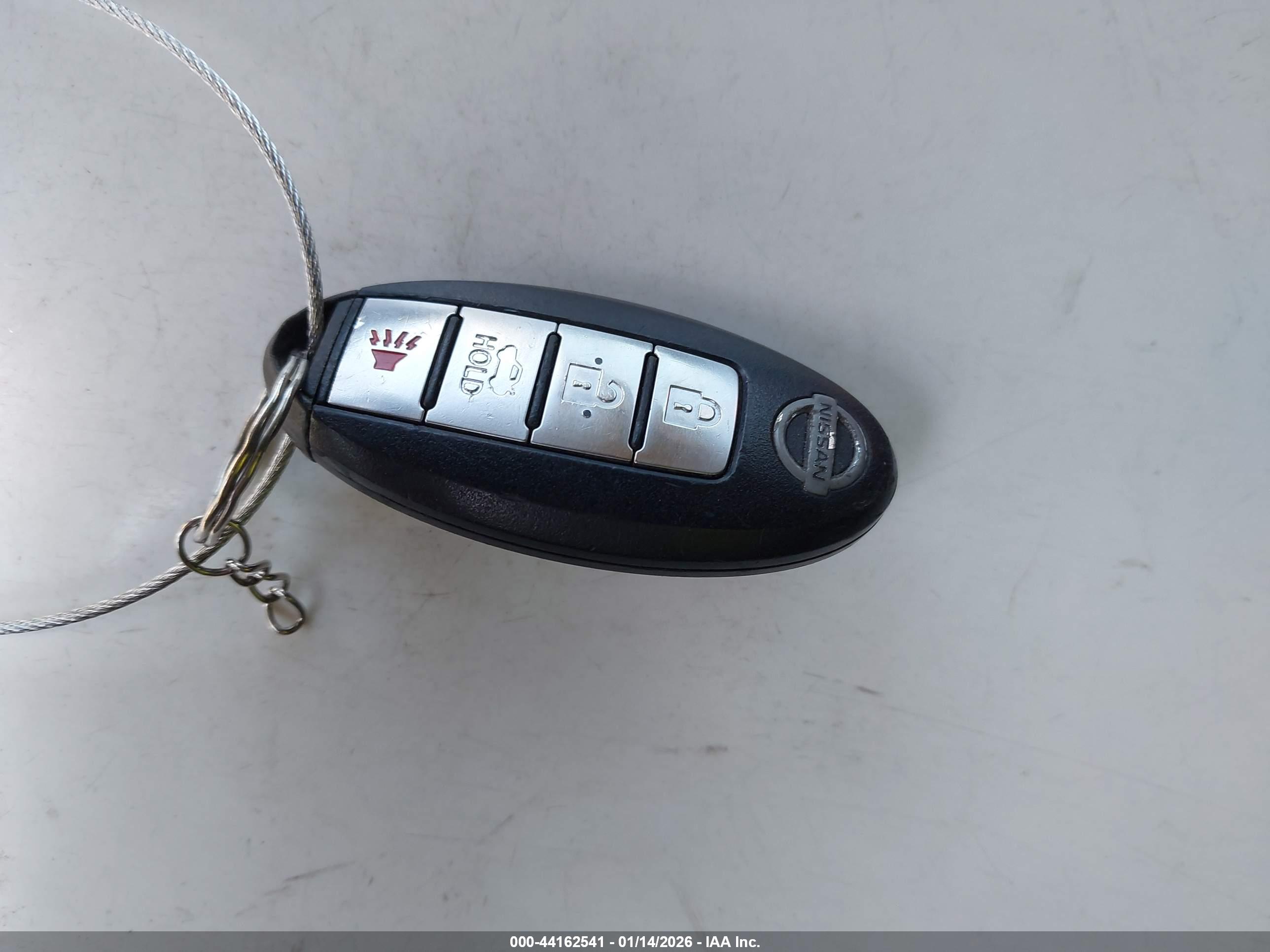 NISSAN VERSA image 11