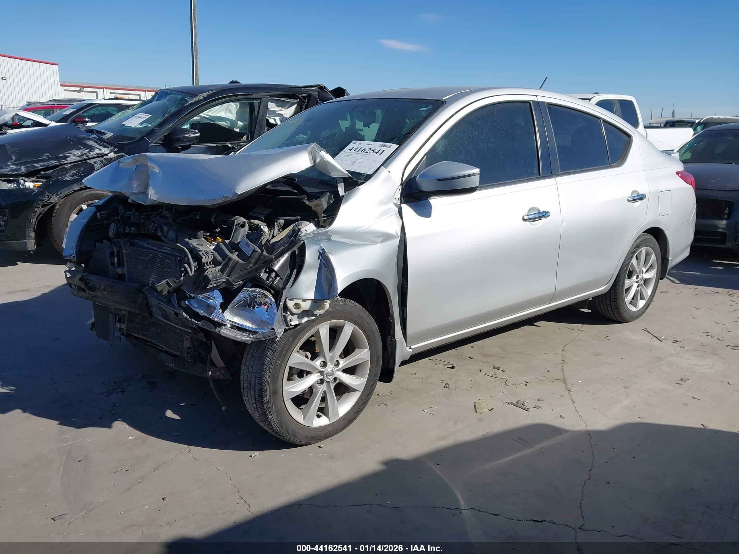 NISSAN VERSA image 2