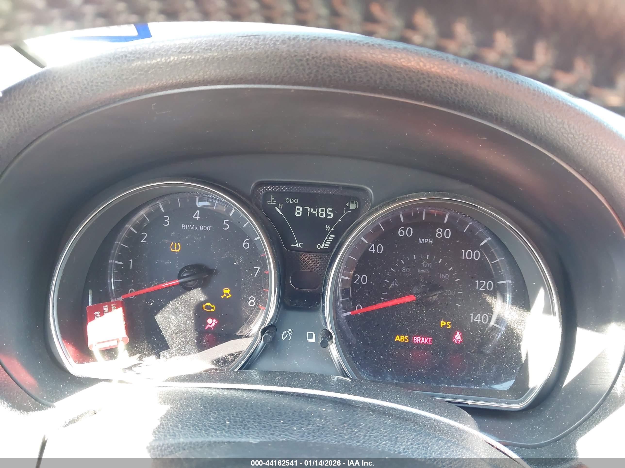 NISSAN VERSA image 7