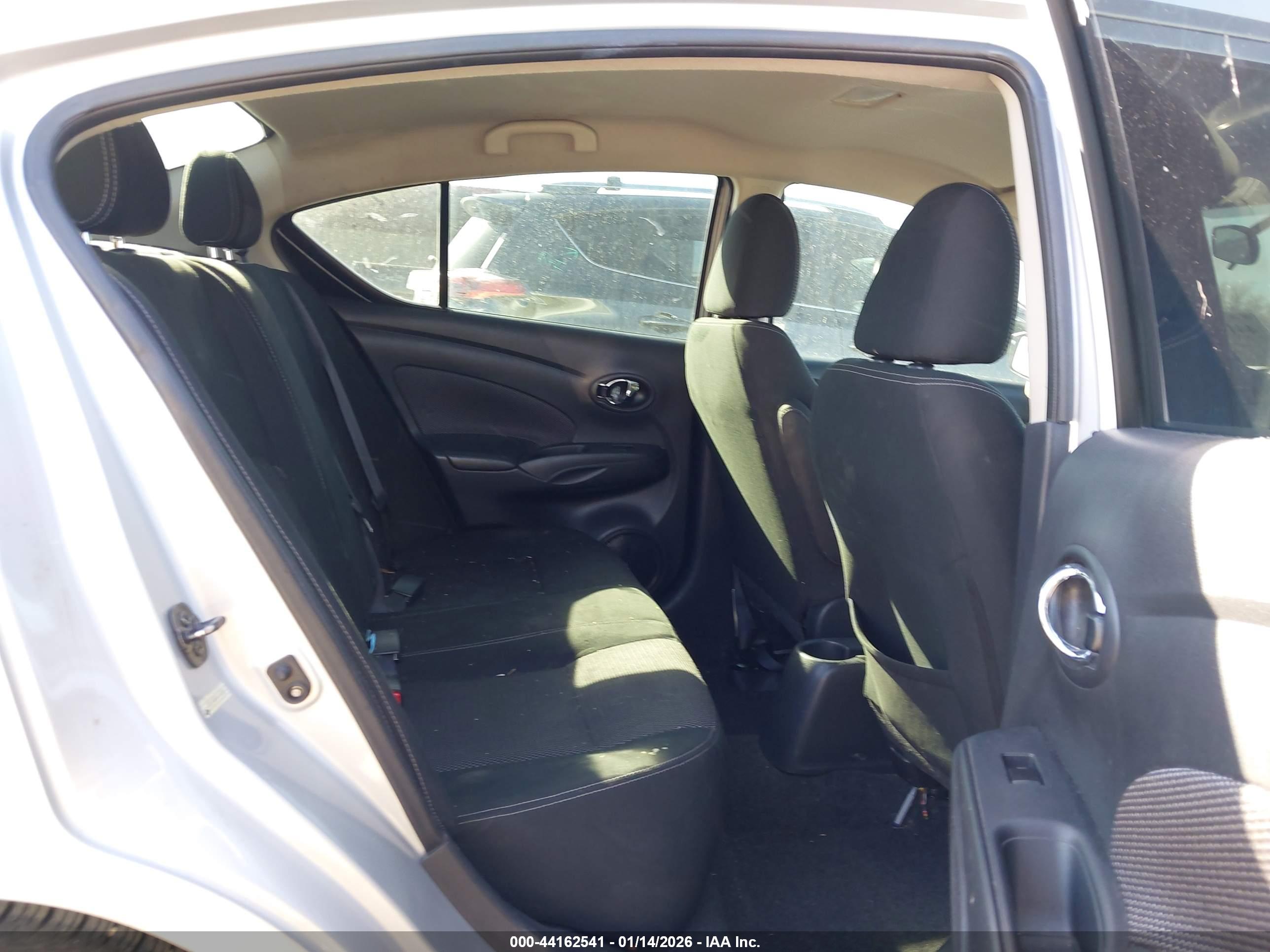 NISSAN VERSA image 8