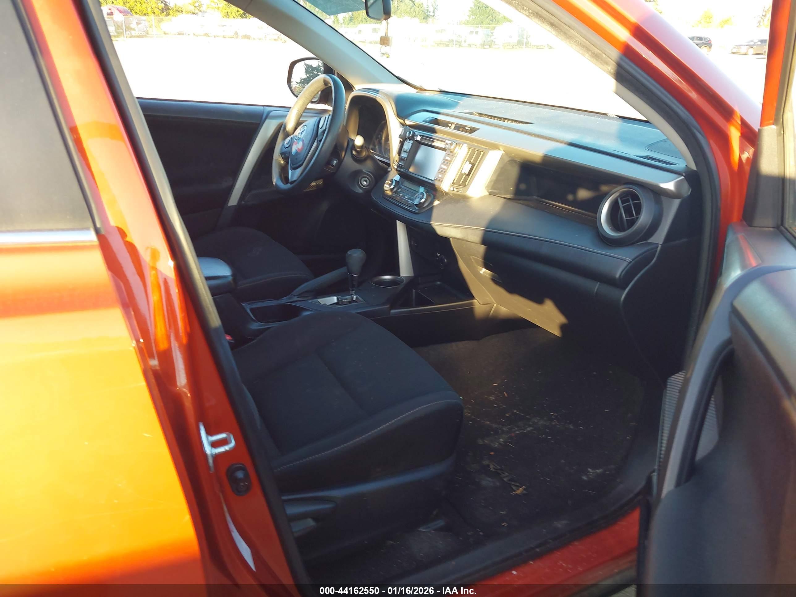 TOYOTA RAV4 image 5