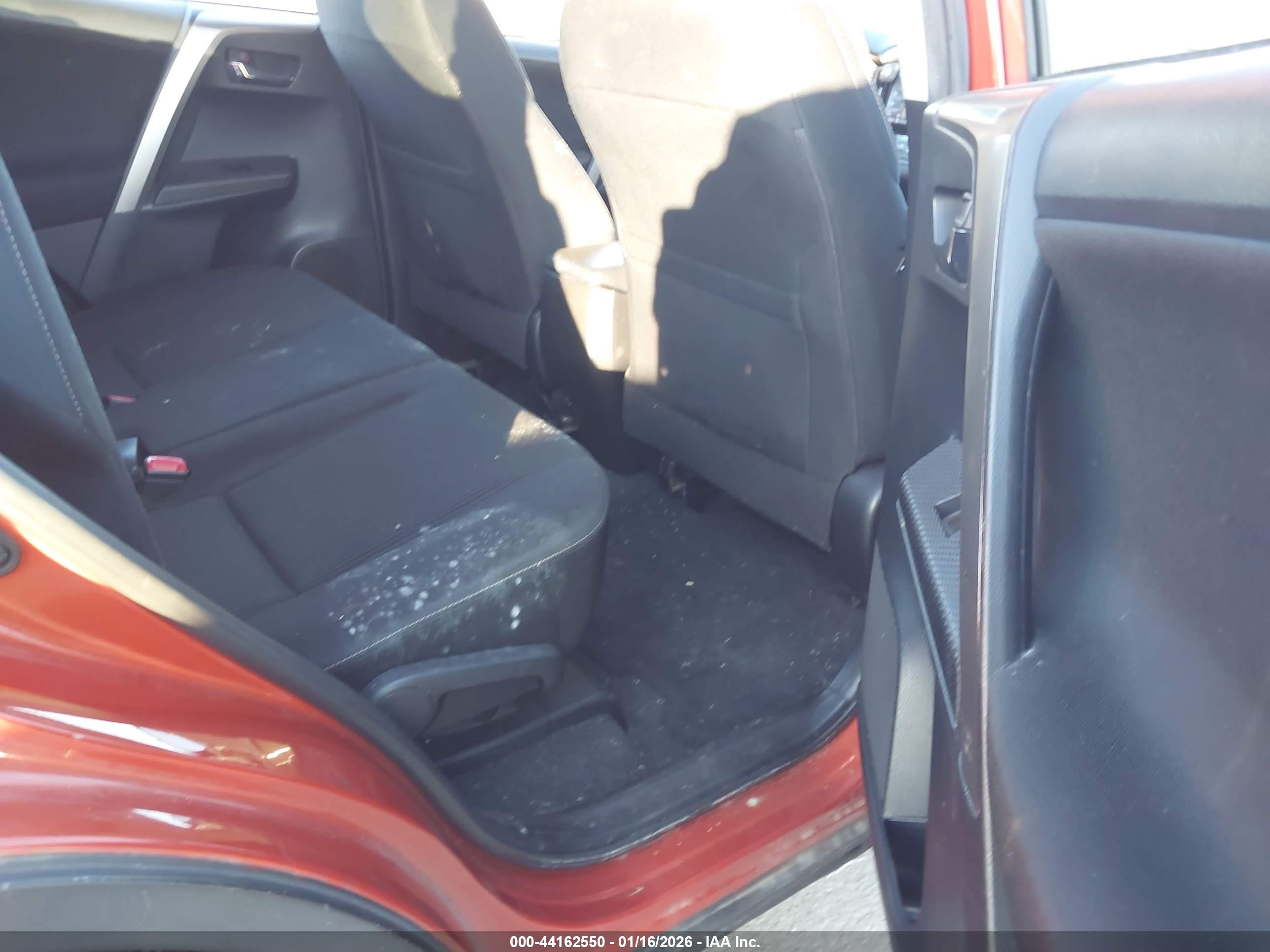TOYOTA RAV4 image 8