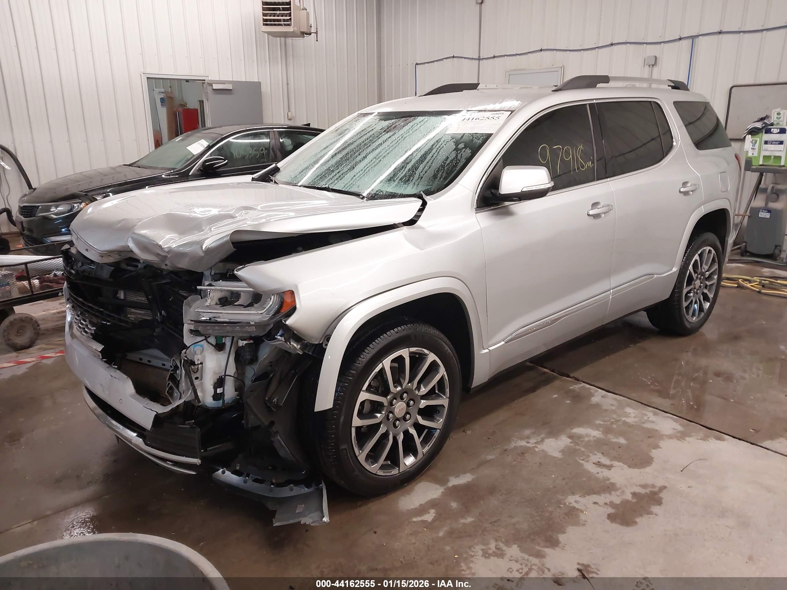 GMC ACADIA image 2