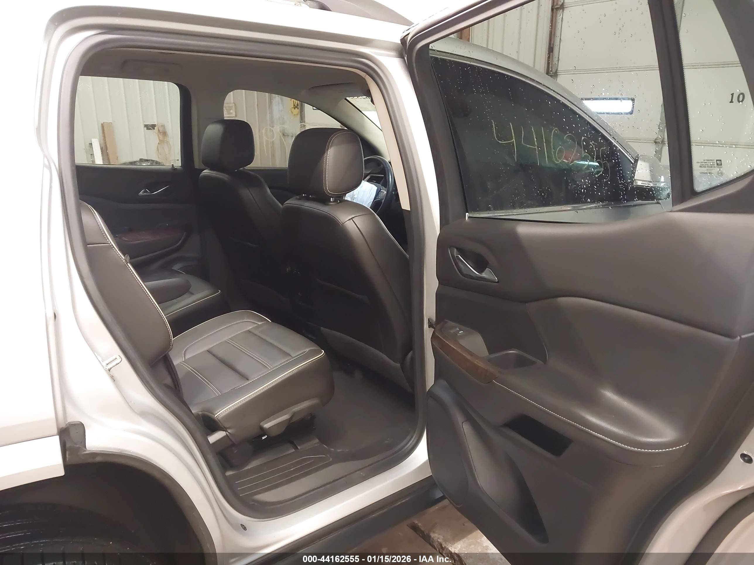 GMC ACADIA image 8