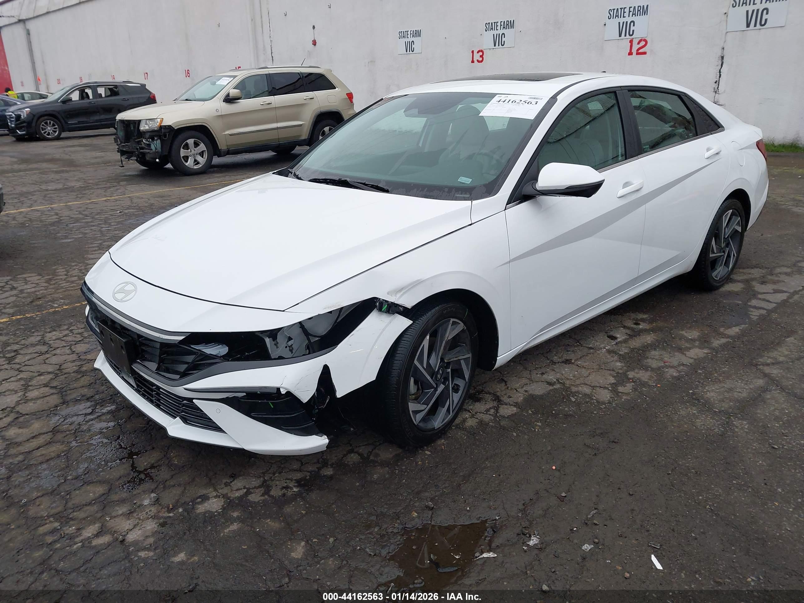HYUNDAI ELANTRA image 2