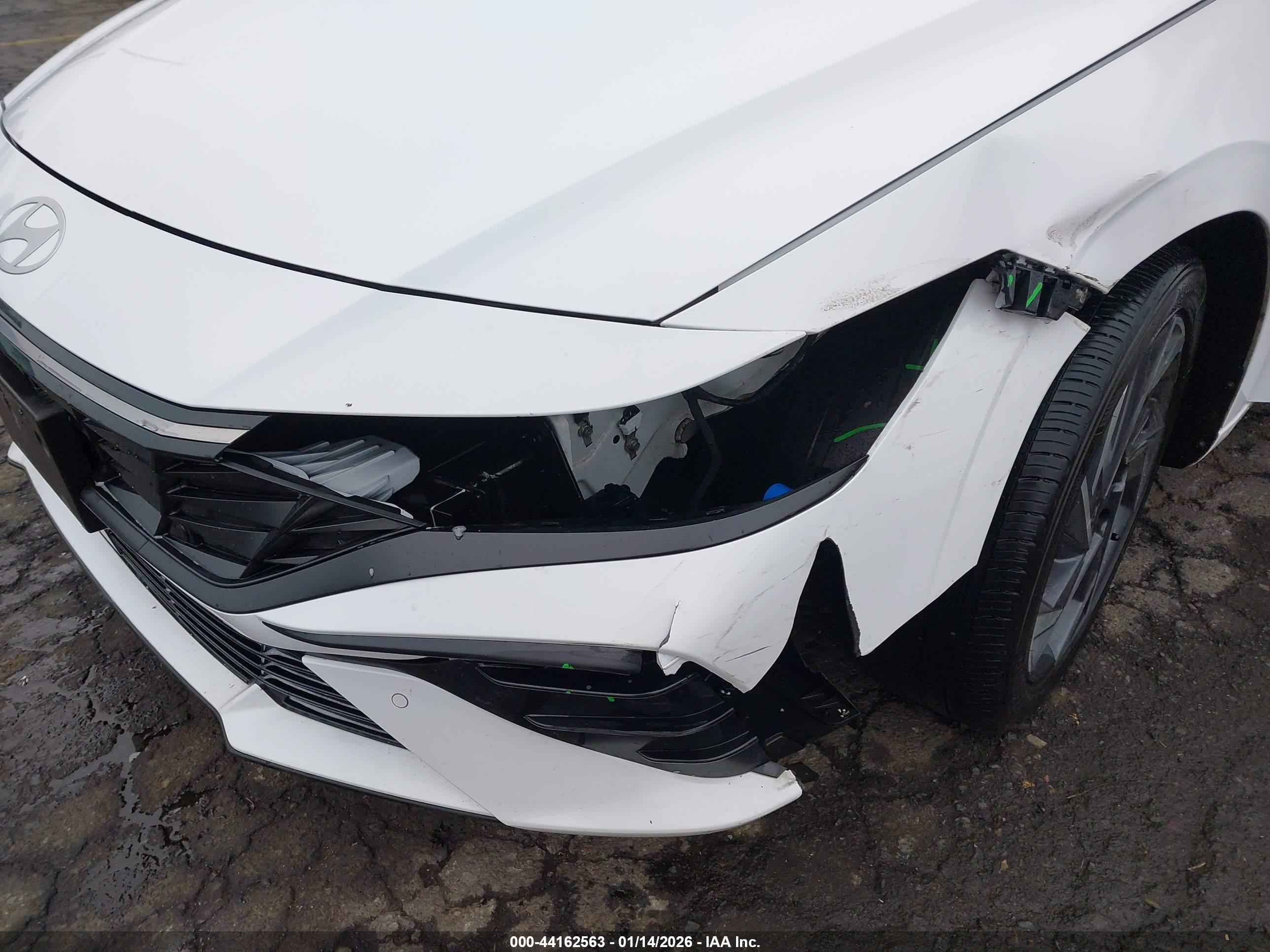 HYUNDAI ELANTRA image 6