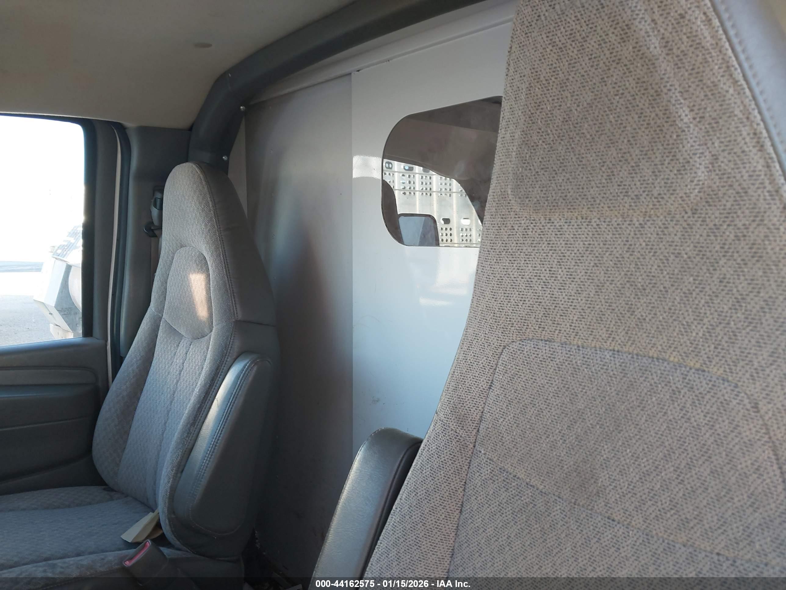 GMC SAVANA image 8
