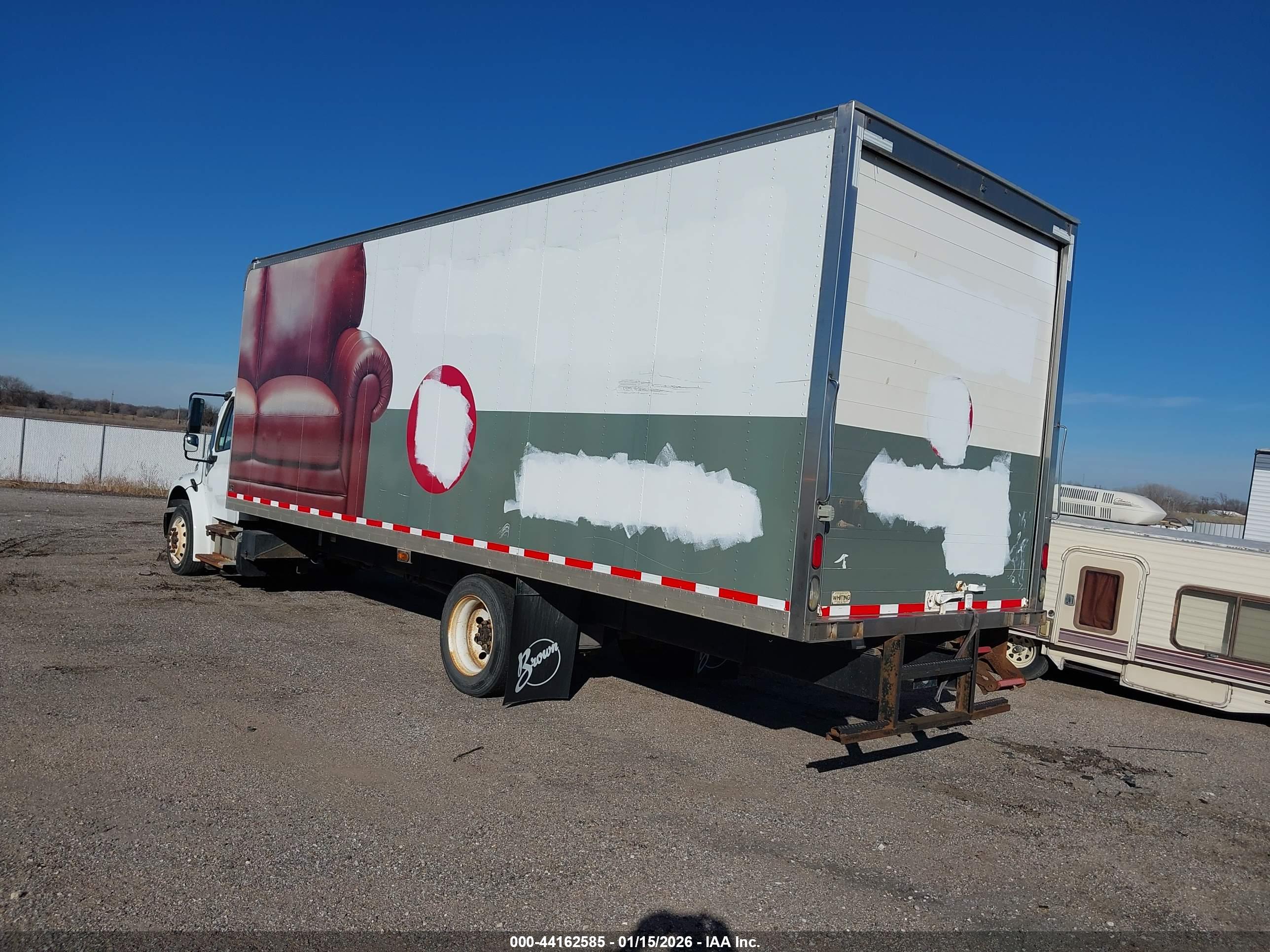 FREIGHTLINER M2 image 3