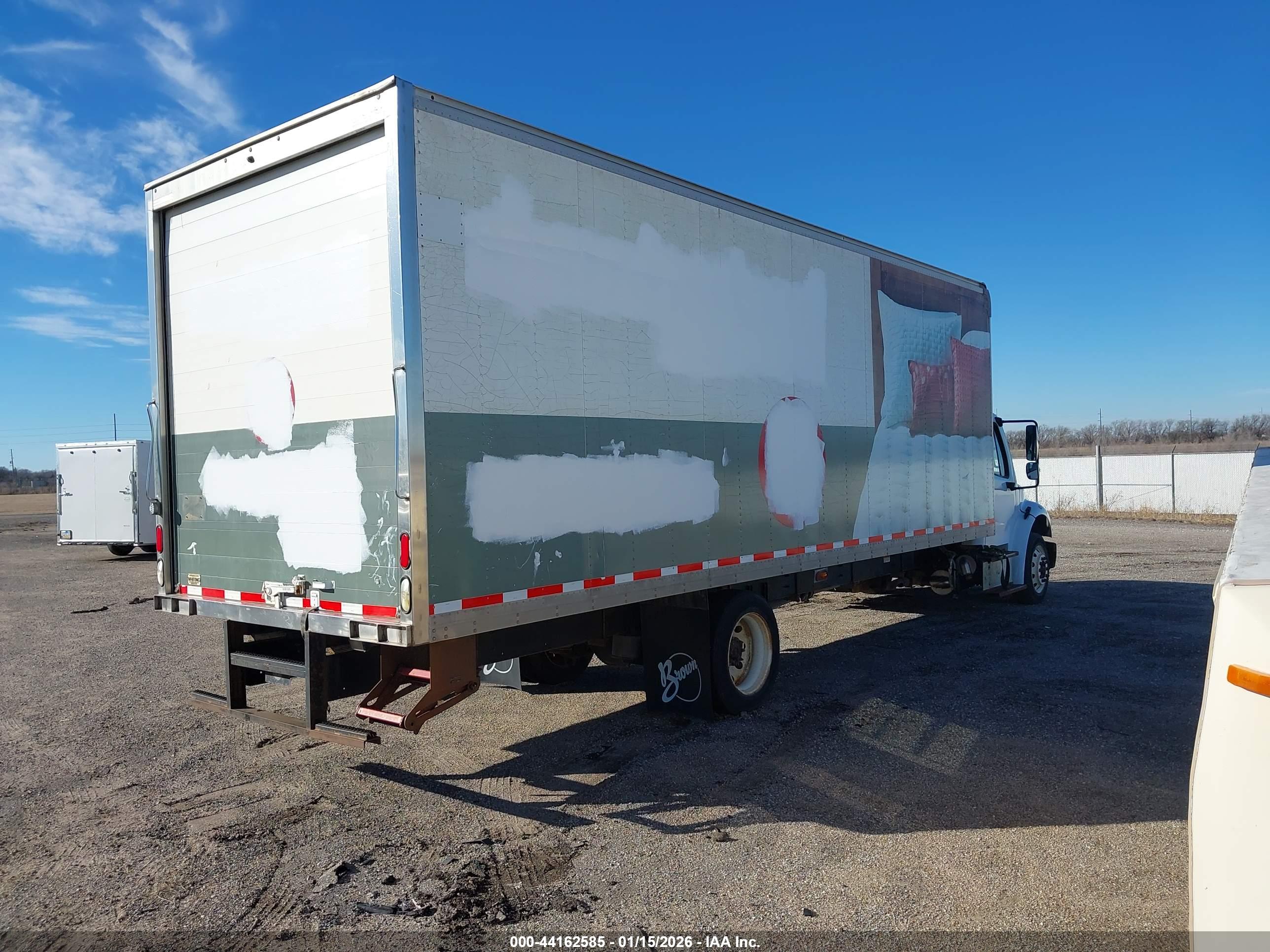 FREIGHTLINER M2 image 4