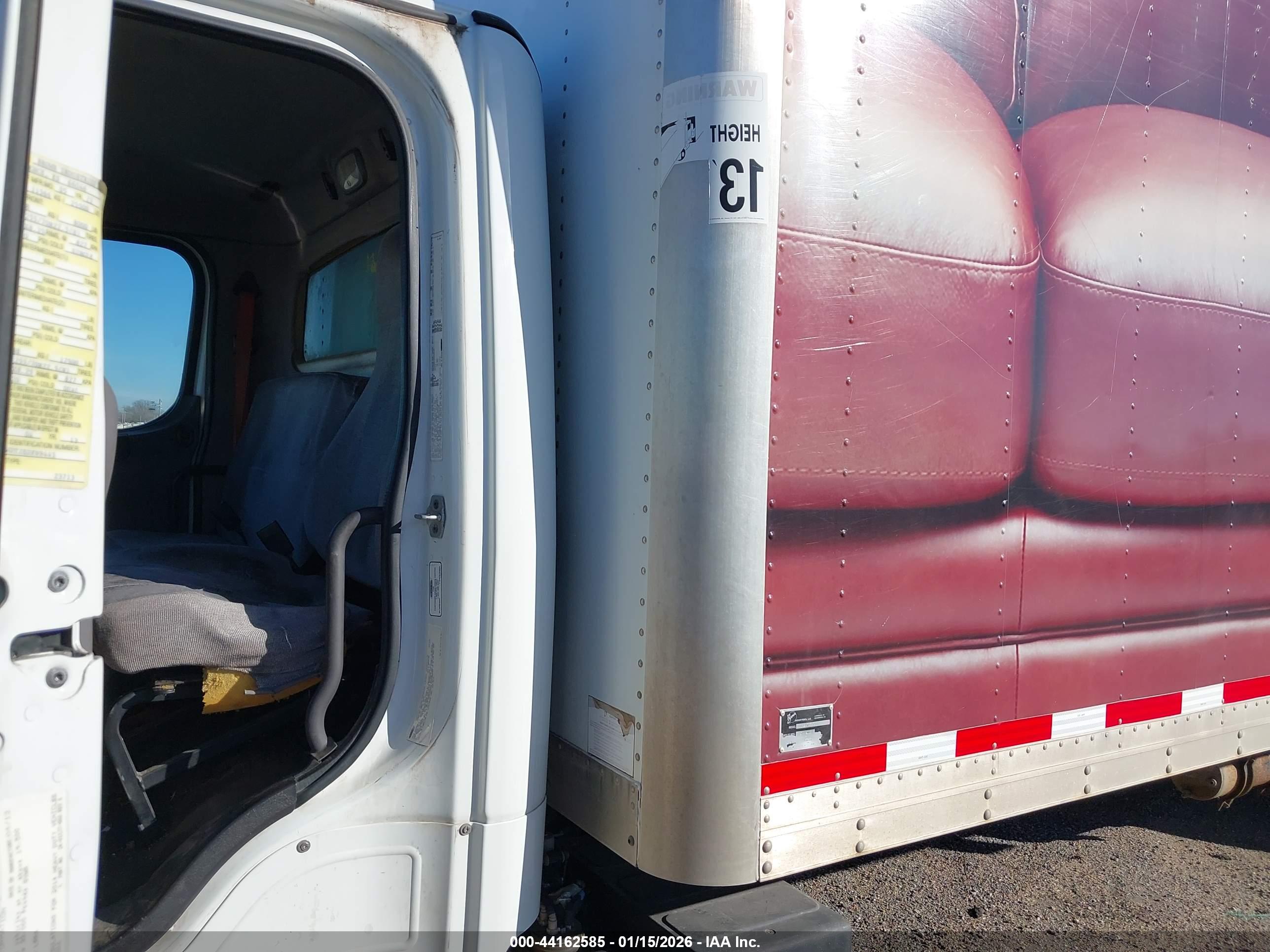 FREIGHTLINER M2 image 8