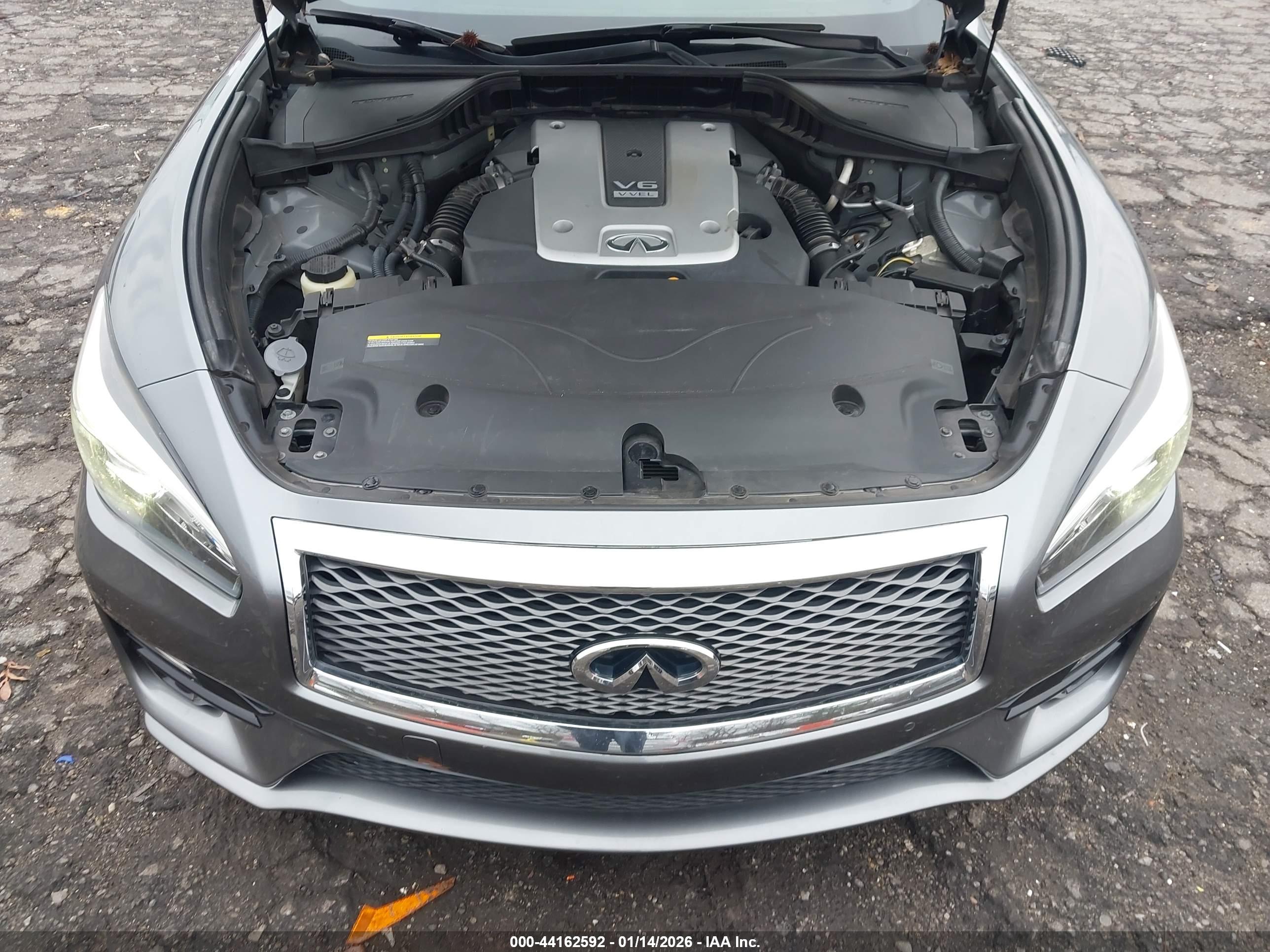INFINITI Q70 image 10