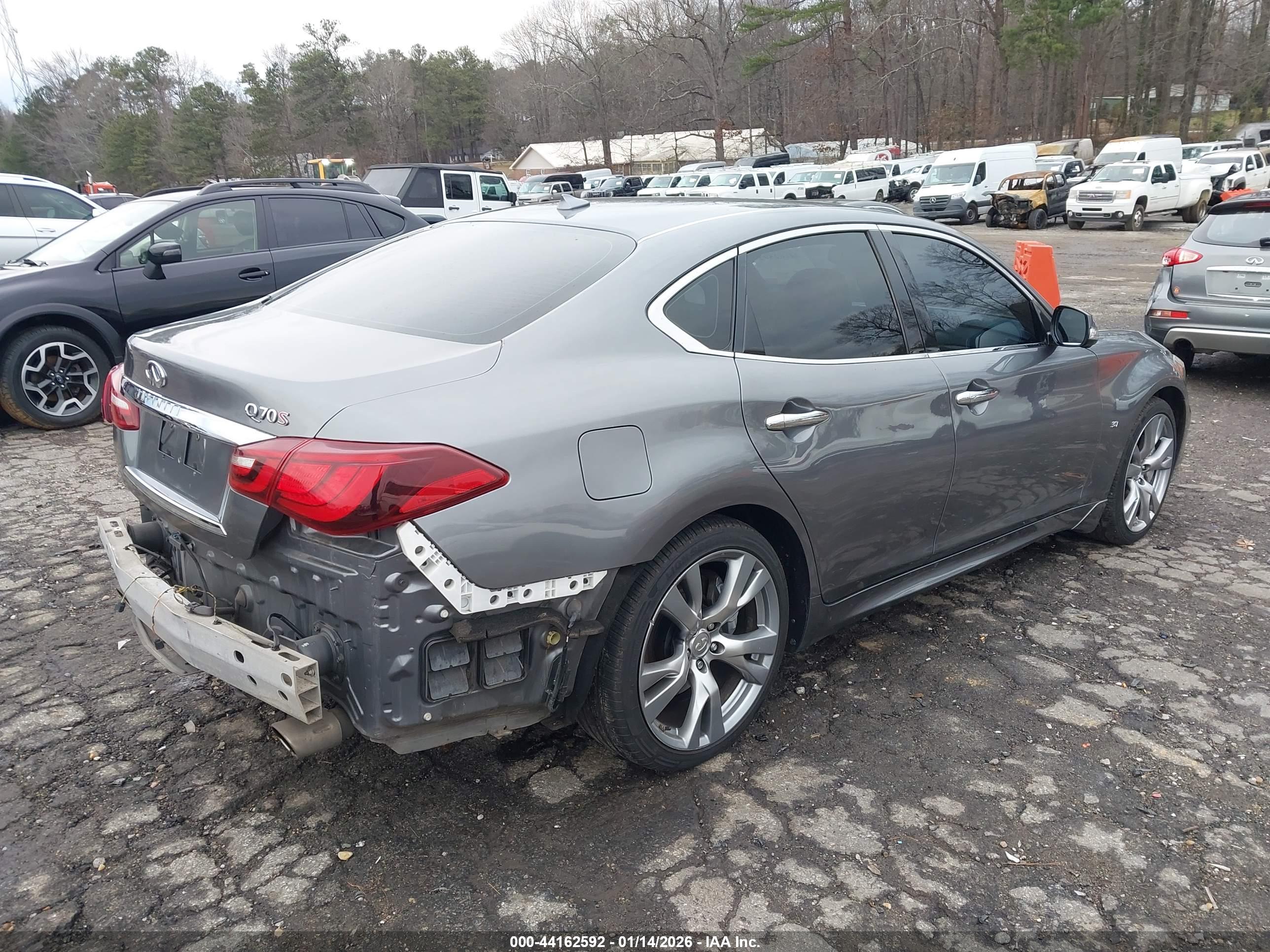 INFINITI Q70 image 4
