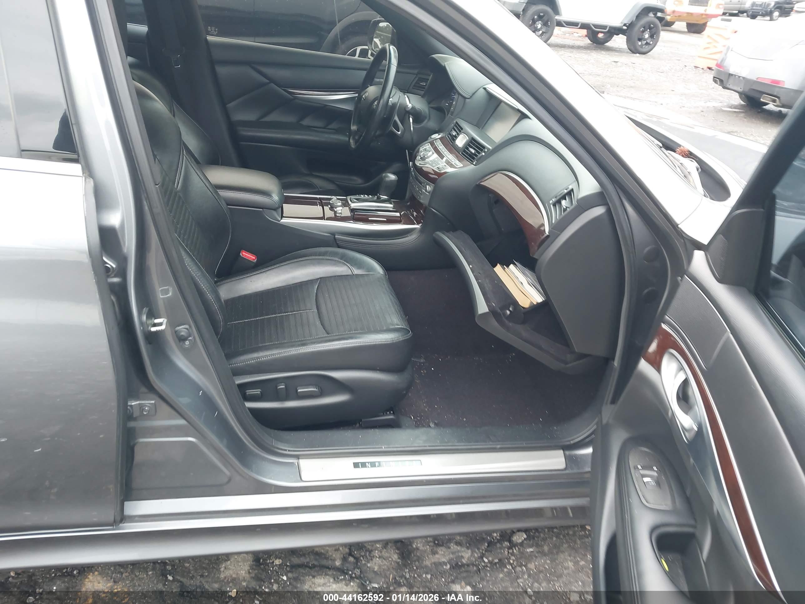 INFINITI Q70 image 5