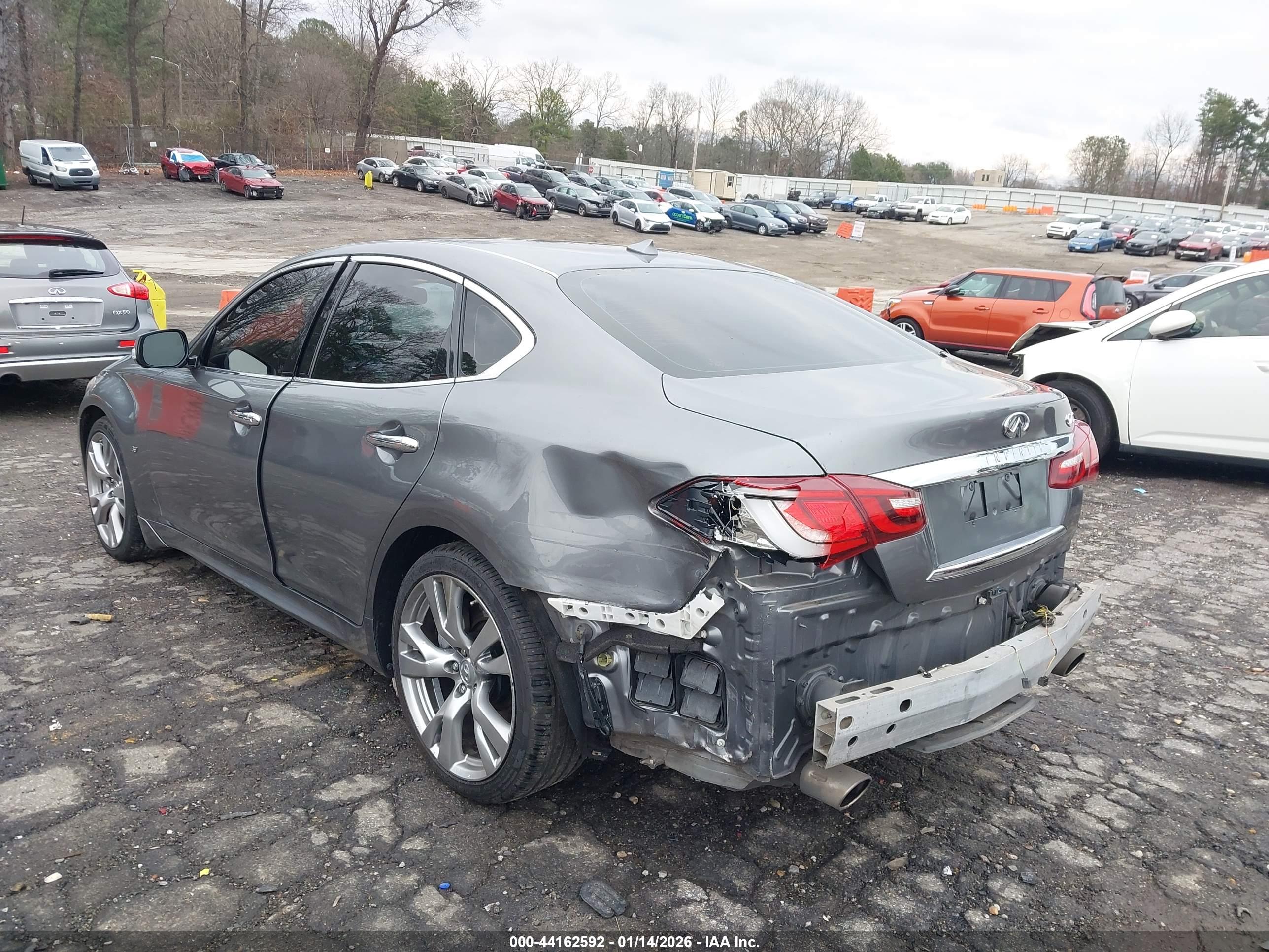INFINITI Q70 image 6