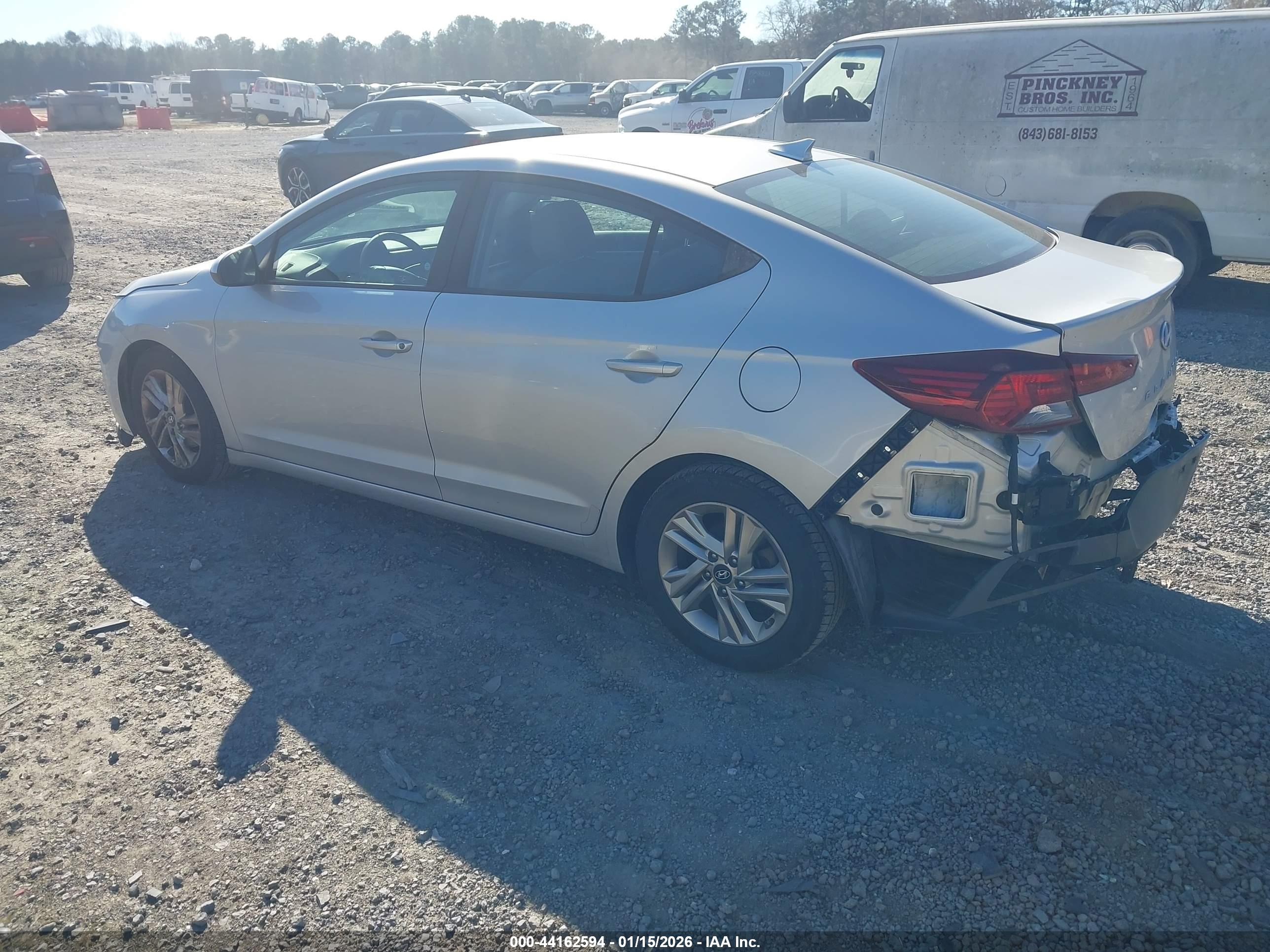 HYUNDAI ELANTRA image 3