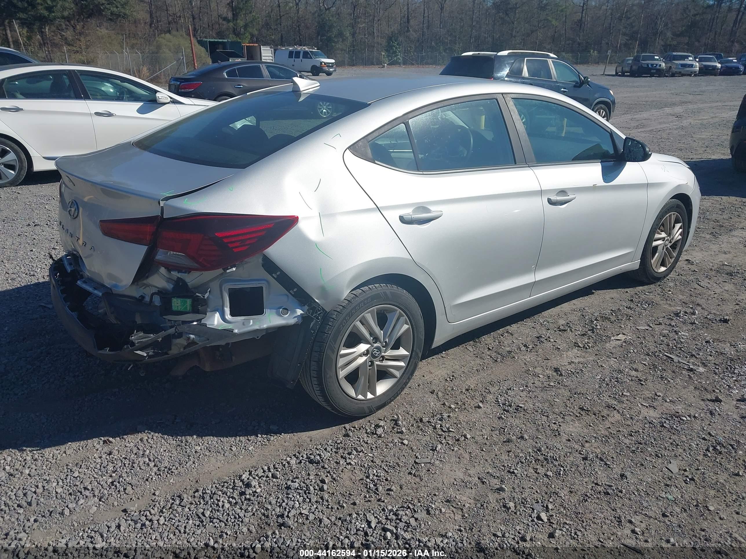 HYUNDAI ELANTRA image 4