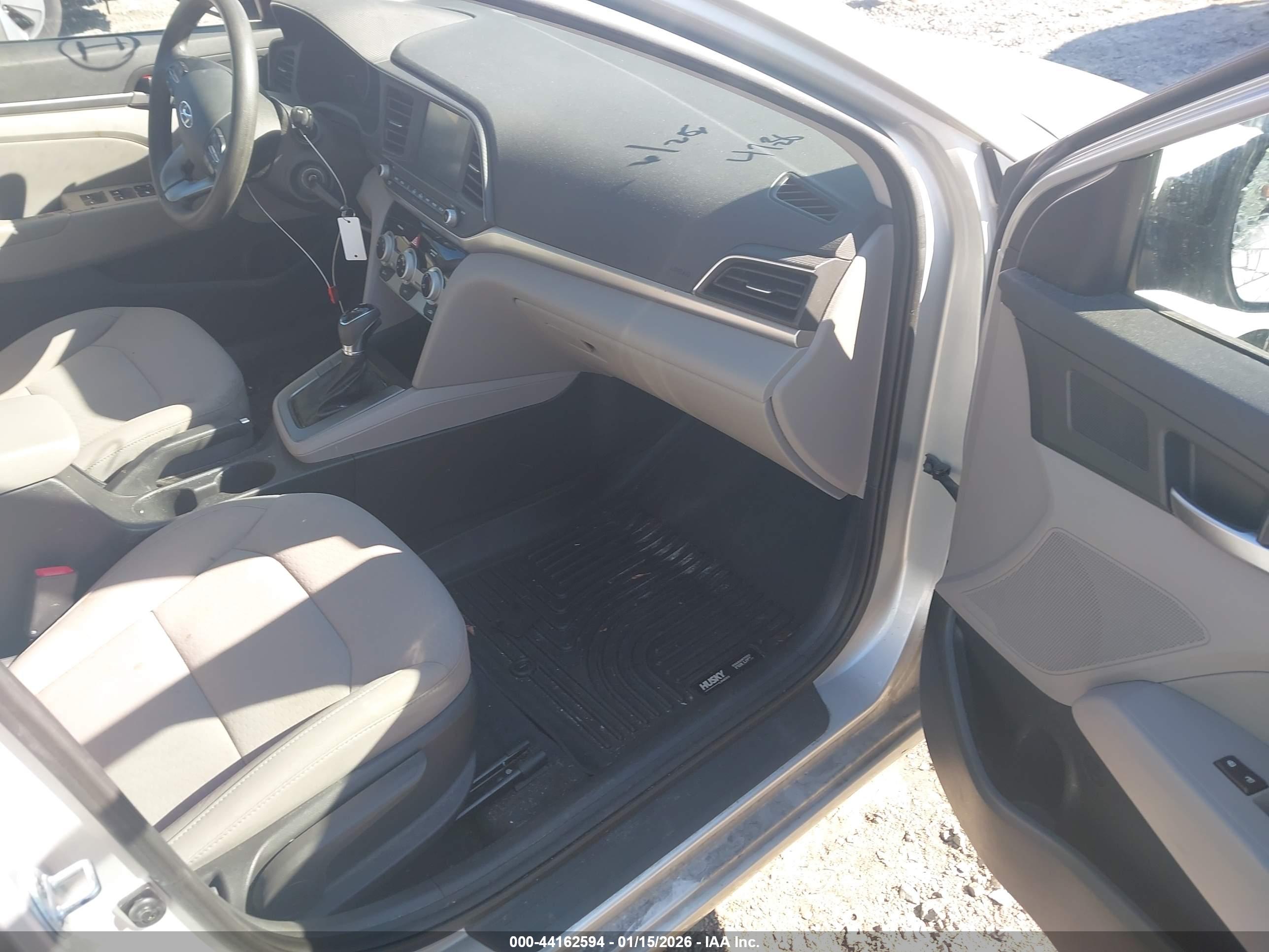 HYUNDAI ELANTRA image 5