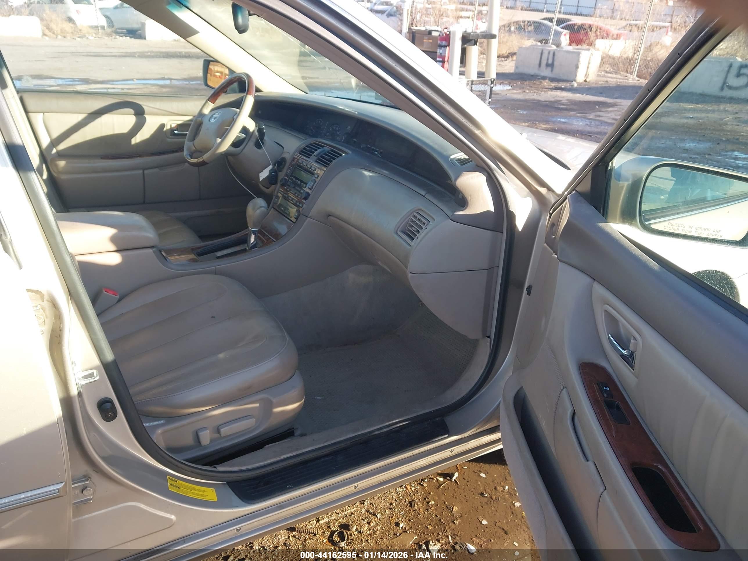 TOYOTA AVALON image 5