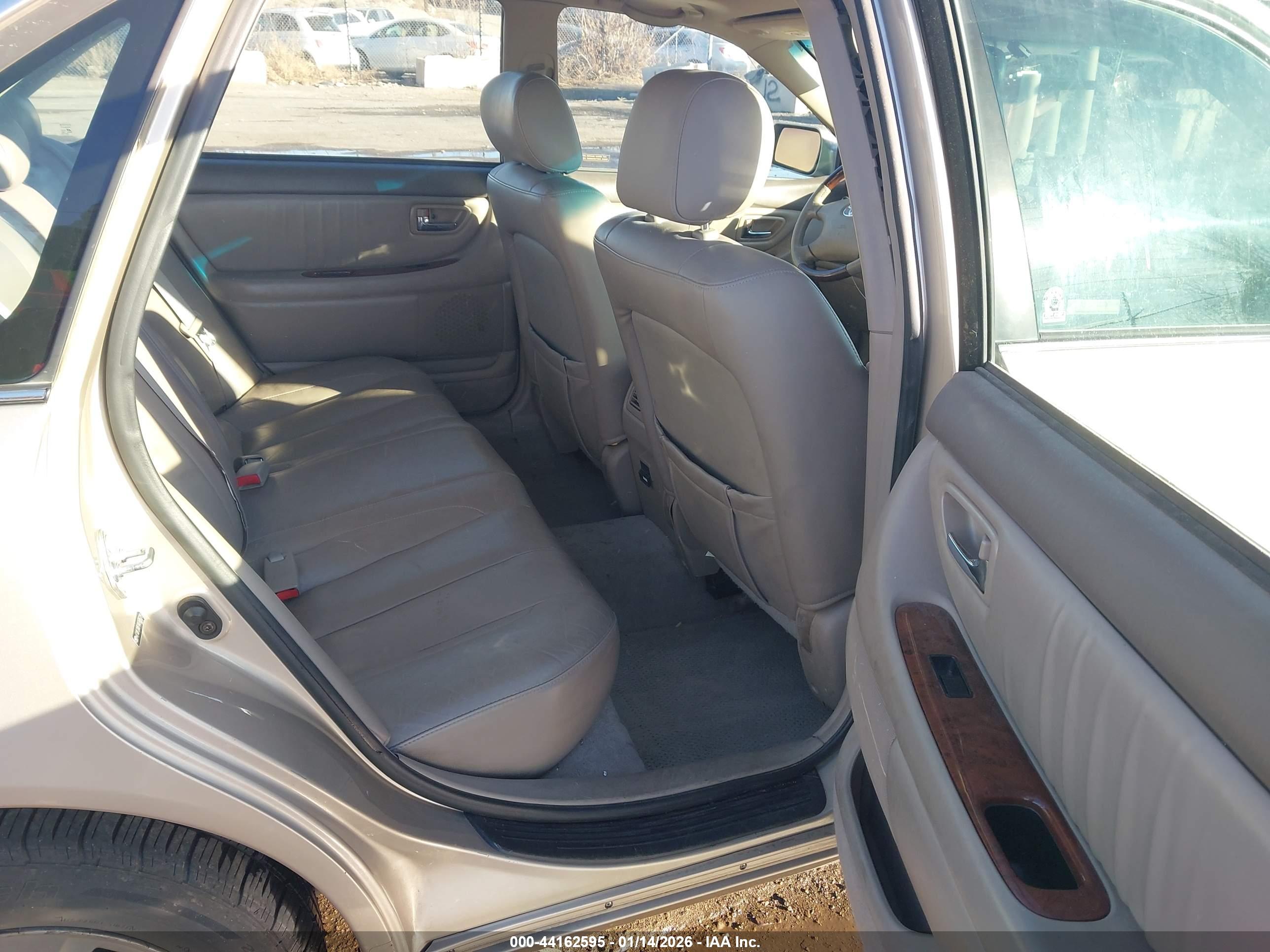 TOYOTA AVALON image 8