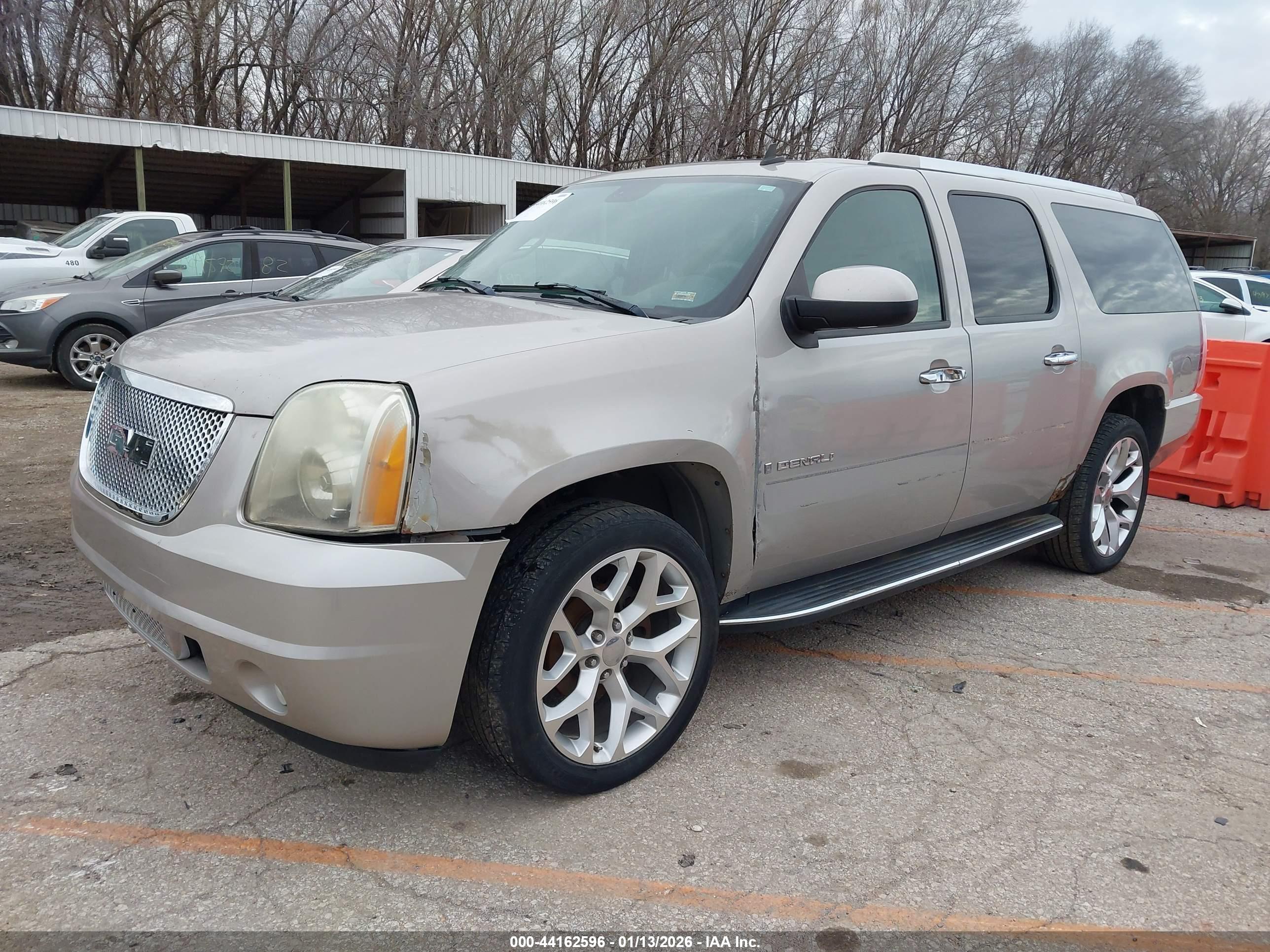 GMC YUKON image 2