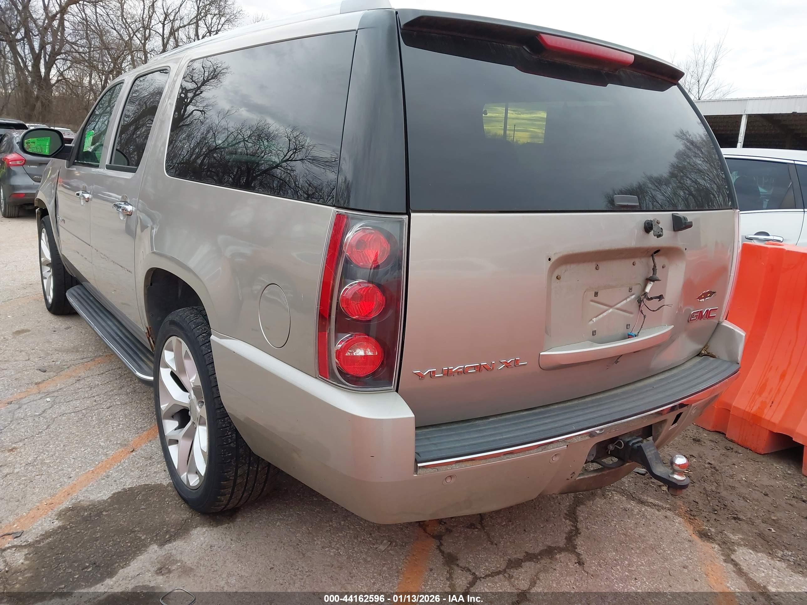 GMC YUKON image 3
